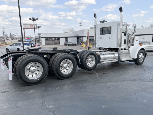 Used 2023 Kenworth W900L Day Cab - Cummins X15 565 HP - 18 Speed - Tri Axle - AS-NEW CONDITION! ONLY for sale Sold at Chicago Motor Cars in West Chicago IL 60185 5