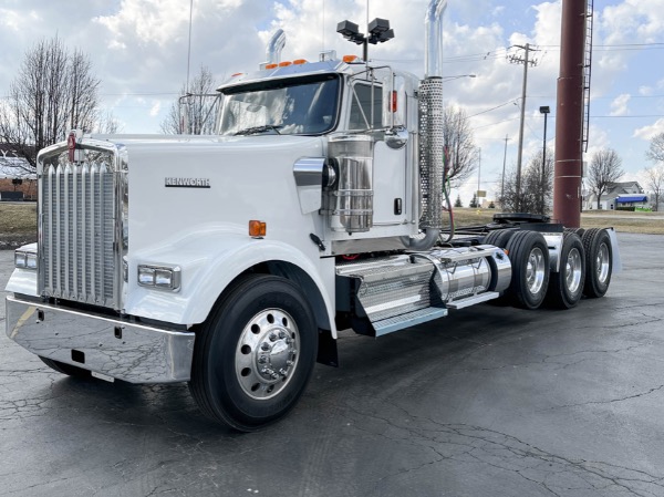 Used 2023 Kenworth W900L Day Cab - Cummins X15 565 HP - 18 Speed - Tri Axle - AS-NEW CONDITION! ONLY for sale Sold at Chicago Motor Cars in West Chicago IL 60185 1