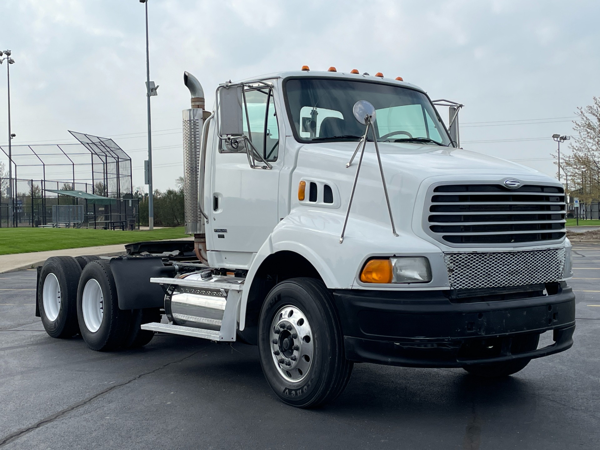 Used-2007-Sterling-AT9500-Day-Cab---Mercedes-Benz-450-Horsepower---10-Speed-Manual