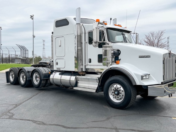 Used 2009 Kenworth T800 AeroDyne Sleeper - Cummins ISX - TRI-AXLE - 550 Horsepower for sale Sold at Chicago Motor Cars in West Chicago IL 60185 3