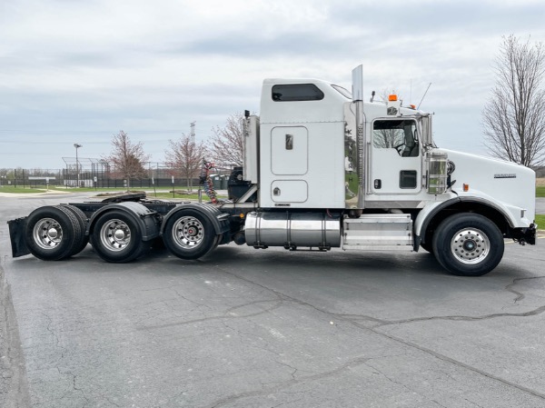 Used-2009-Kenworth-T800-AeroDyne-Sleeper---Cummins-ISX---TRI-AXLE---550-Horsepower