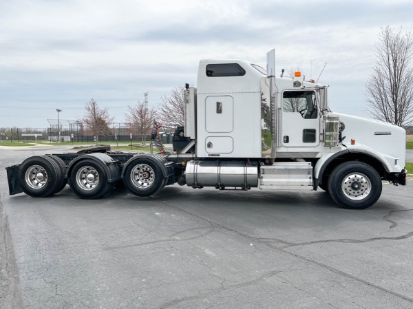 Used 2009 Kenworth T800 AeroDyne Sleeper - Cummins ISX - TRI-AXLE - 550 Horsepower for sale Sold at Chicago Motor Cars in West Chicago IL 60185 4