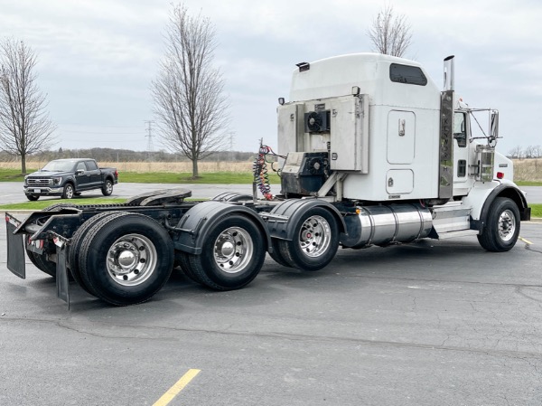 Used 2009 Kenworth T800 AeroDyne Sleeper - Cummins ISX - TRI-AXLE - 550 Horsepower for sale Sold at Chicago Motor Cars in West Chicago IL 60185 5