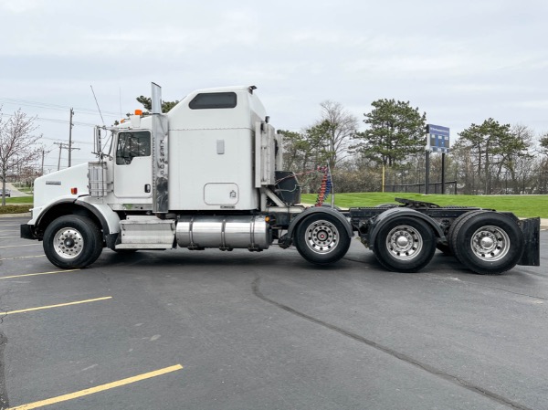 Used-2009-Kenworth-T800-AeroDyne-Sleeper---Cummins-ISX---TRI-AXLE---550-Horsepower