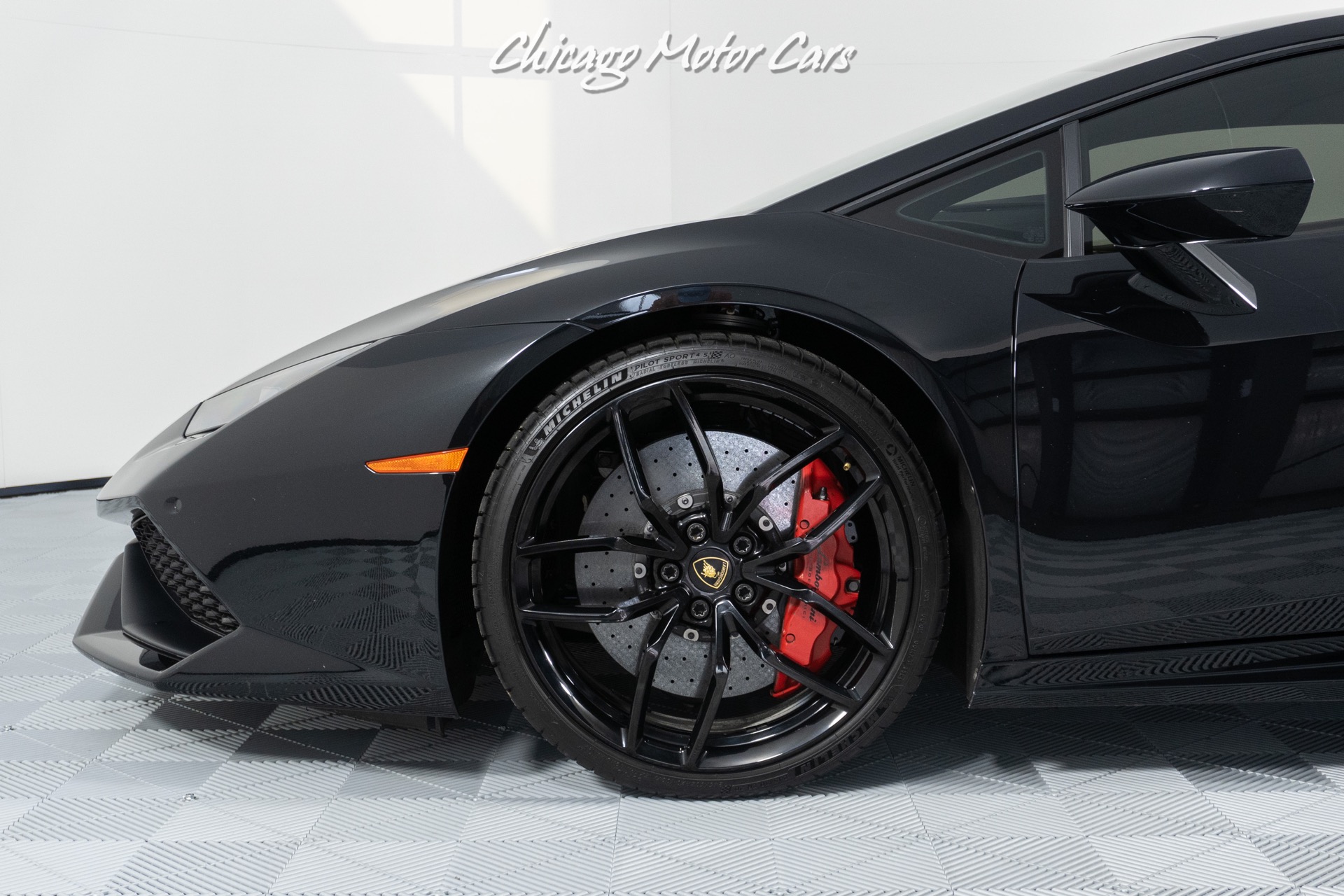 Used-2015-Lamborghini-Huracan-LP610-4-RED-INTERIOR-FRONT-VEHICLE-LIFT-FORGED-CARBON-ENGINE-BAY-LOADED