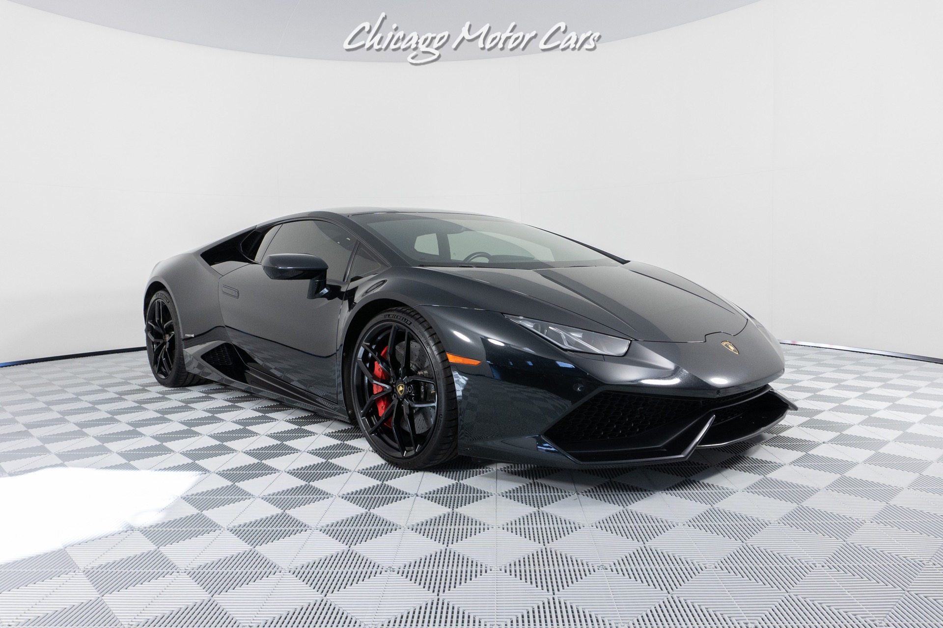 Used-2015-Lamborghini-Huracan-LP610-4-RED-INTERIOR-FRONT-VEHICLE-LIFT-FORGED-CARBON-ENGINE-BAY-LOADED