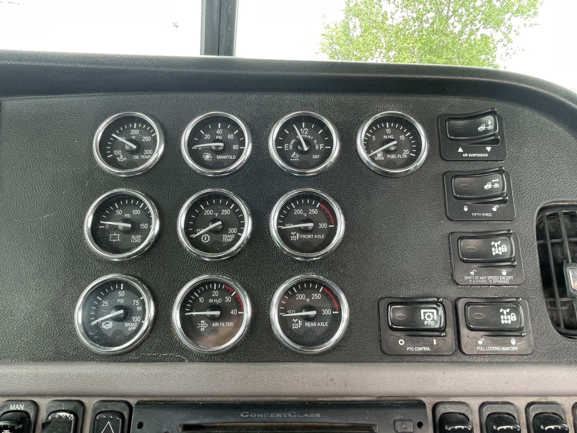 Used-2011-Peterbilt-388-Day-Cab---CUMMINS-ISX15---15-Speed-Manual---AirTrac-Suspension