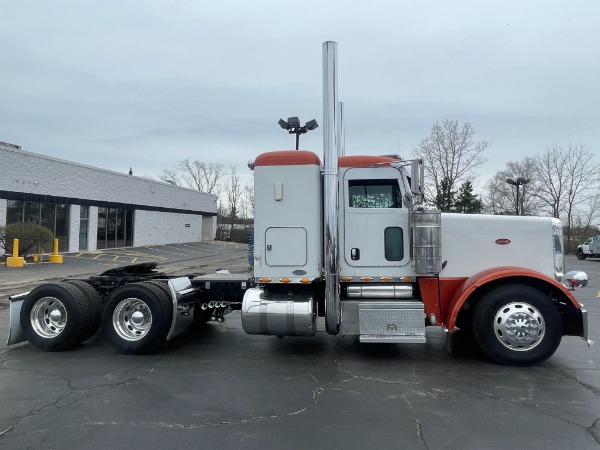 Used 2011 Peterbilt 388 Flat Top Sleeper - Cummins 435 Horsepower - 13 Speed Manual for sale Sold at Chicago Motor Cars in West Chicago IL 60185 4