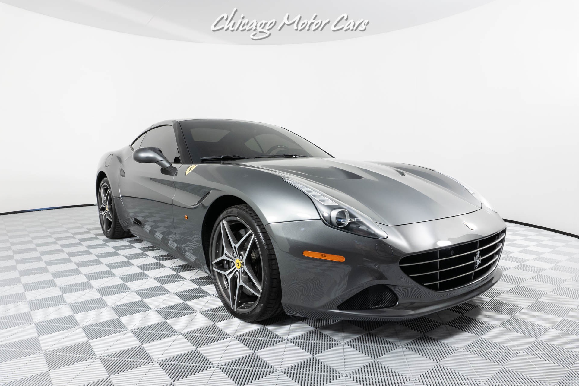 Used-2017-Ferrari-California-T-HANDLING-SPECIALE-PACKAGE-RARE-CONVERTIBLE-ONLY-4K-MILES