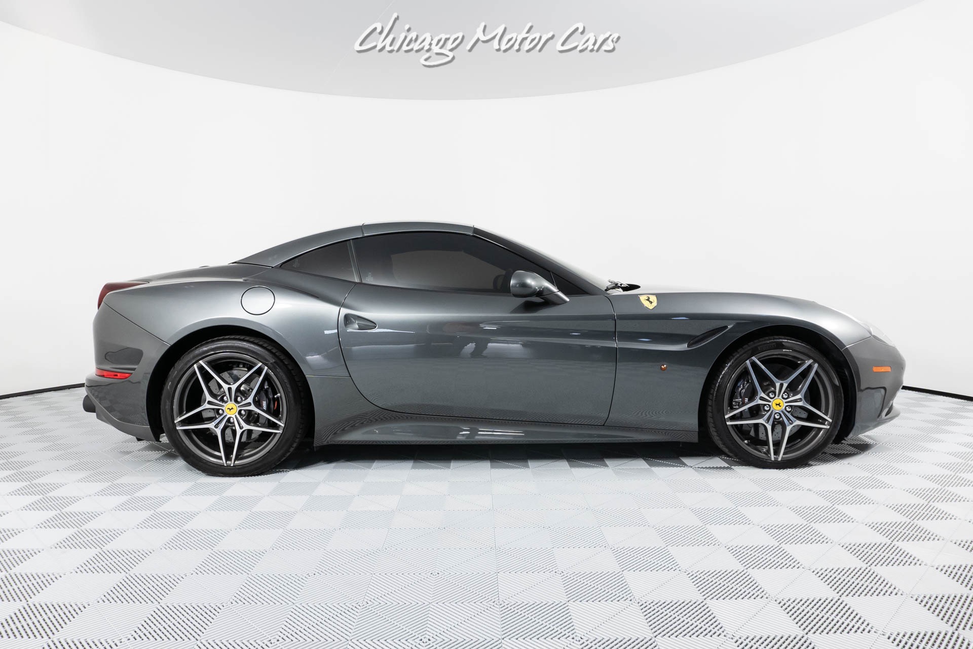 Used-2017-Ferrari-California-T-HANDLING-SPECIALE-PACKAGE-RARE-CONVERTIBLE-ONLY-4K-MILES