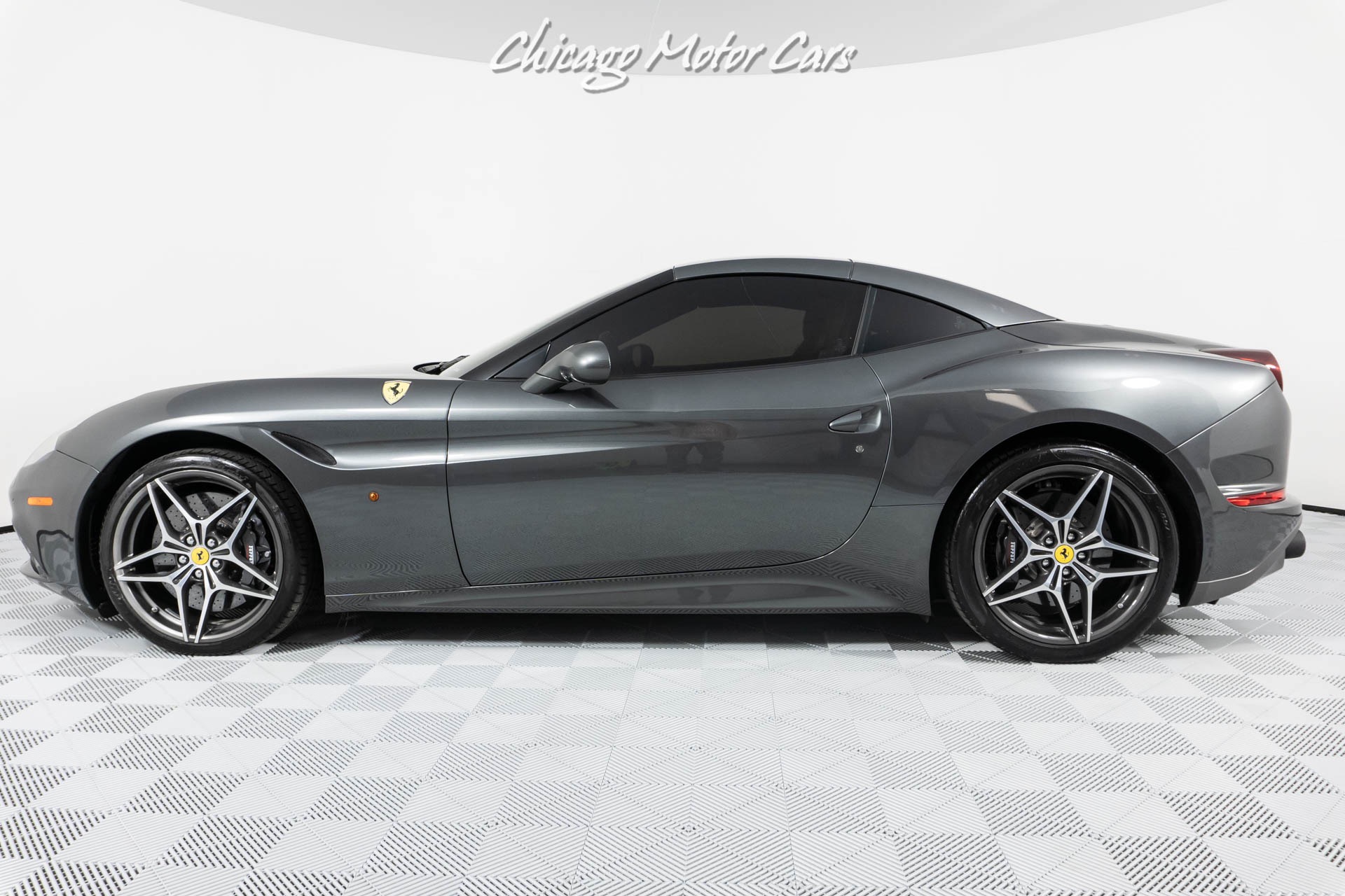 Used-2017-Ferrari-California-T-HANDLING-SPECIALE-PACKAGE-RARE-CONVERTIBLE-ONLY-4K-MILES