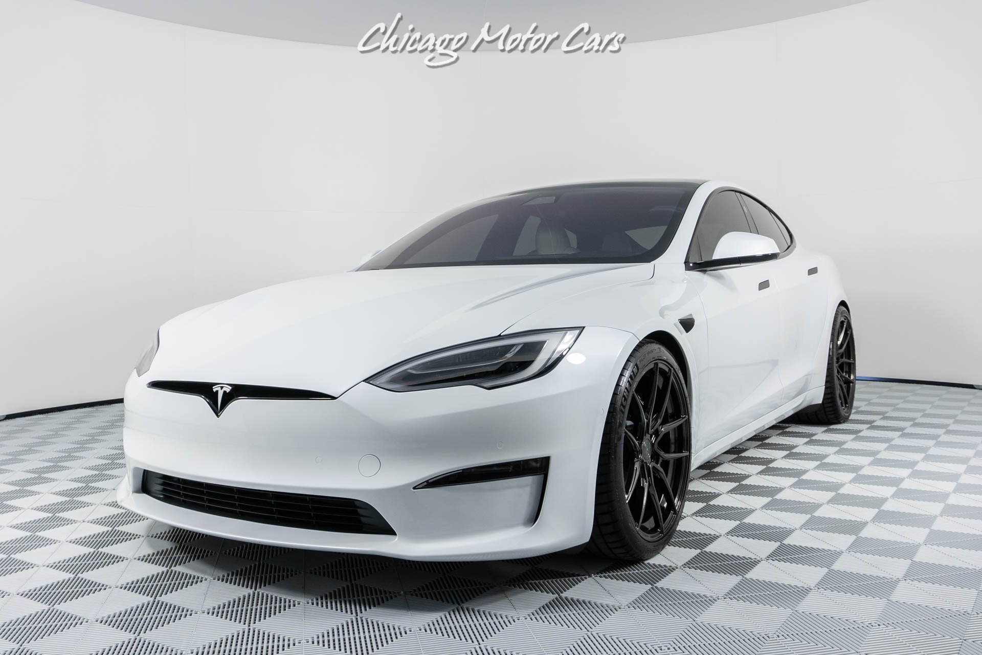 Used-2021-Tesla-Model-S-Plaid-AG-WHEELS-AUTO-PILOT--ONLY-4K-MILES