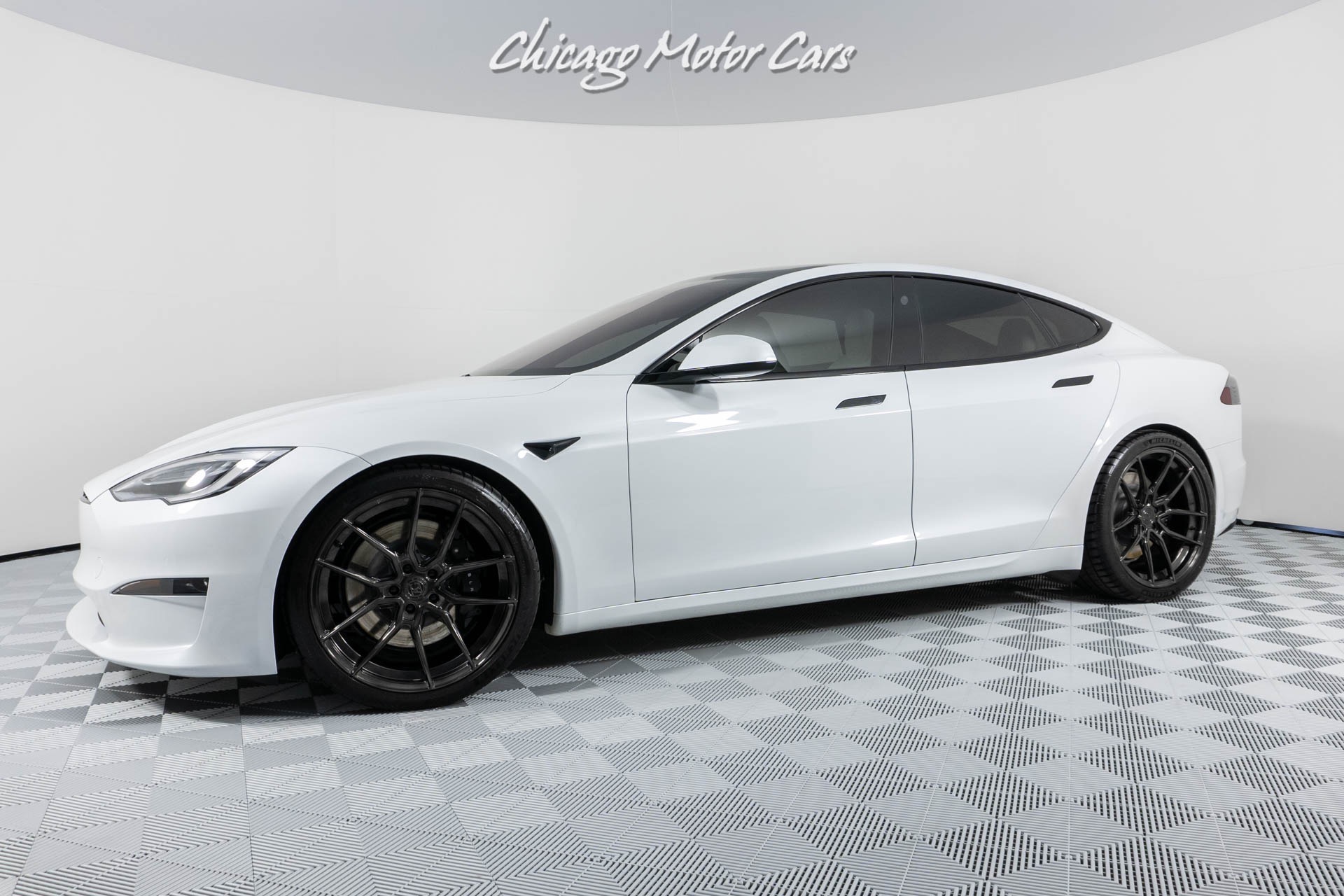 Used-2021-Tesla-Model-S-Plaid-AG-WHEELS-AUTO-PILOT--ONLY-4K-MILES