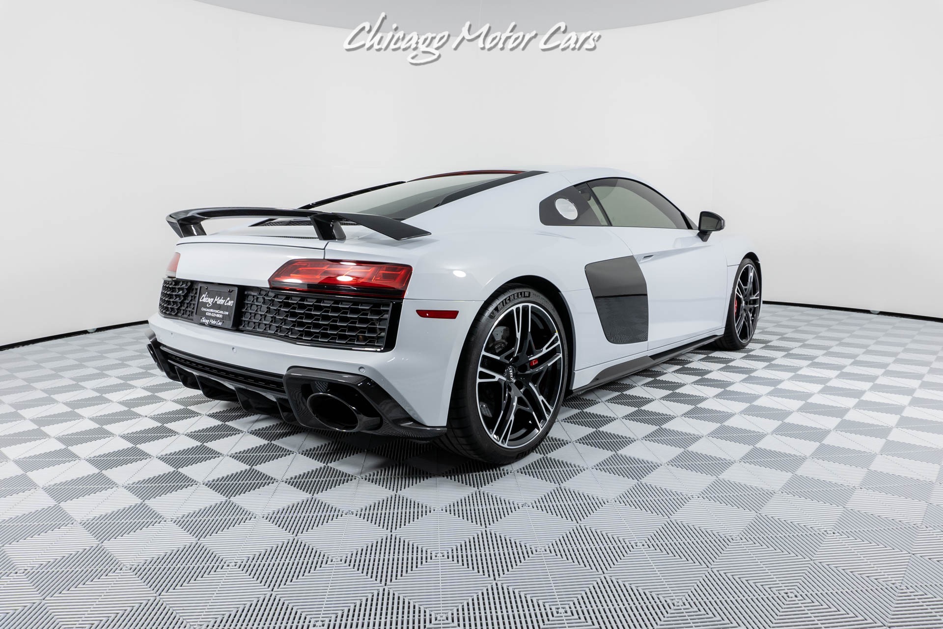 Used-2020-Audi-R8-52-quattro-V10-performance-ONLY-7K-MILES-CARBON-FIBER-OPTIONS