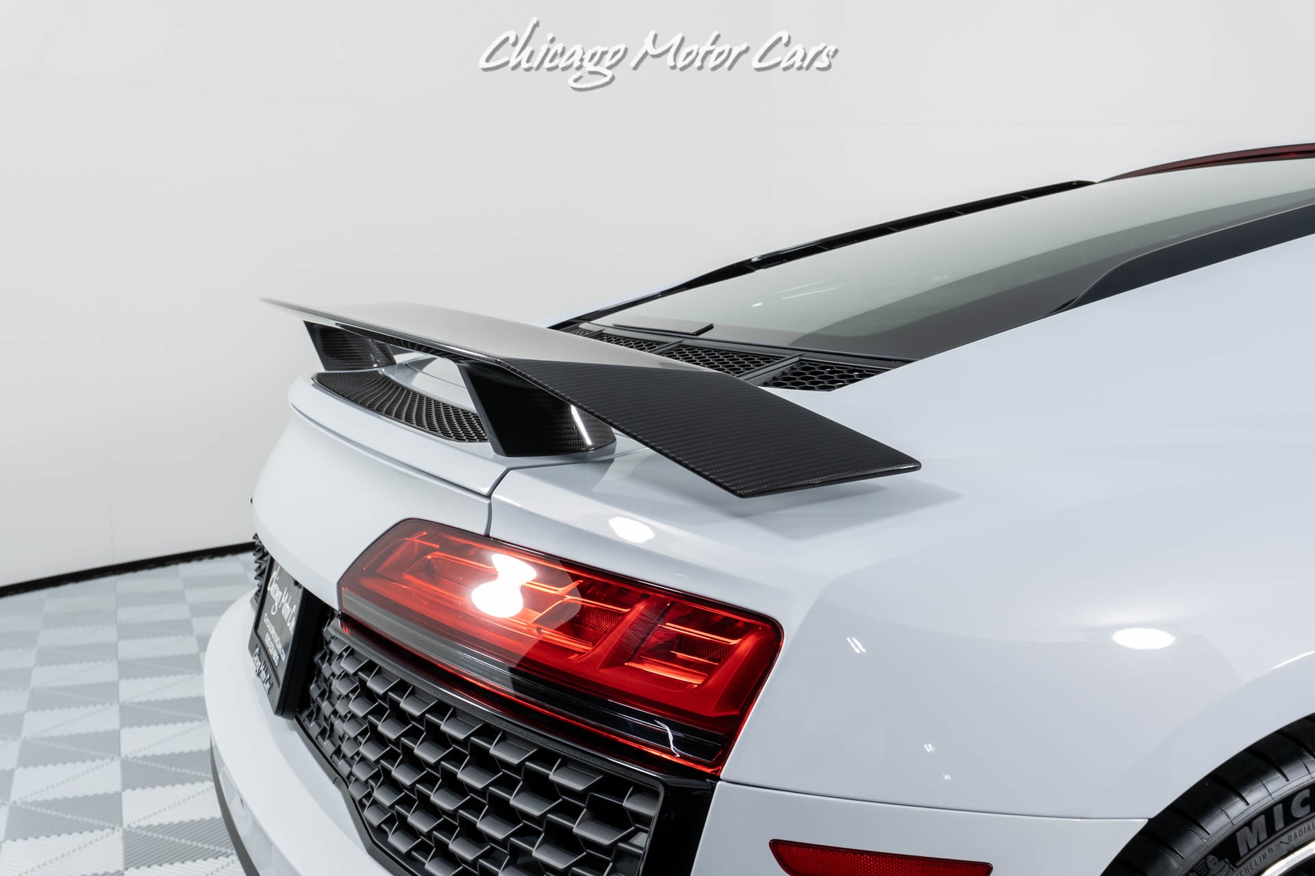 Used-2020-Audi-R8-52-quattro-V10-performance-ONLY-7K-MILES-CARBON-FIBER-OPTIONS