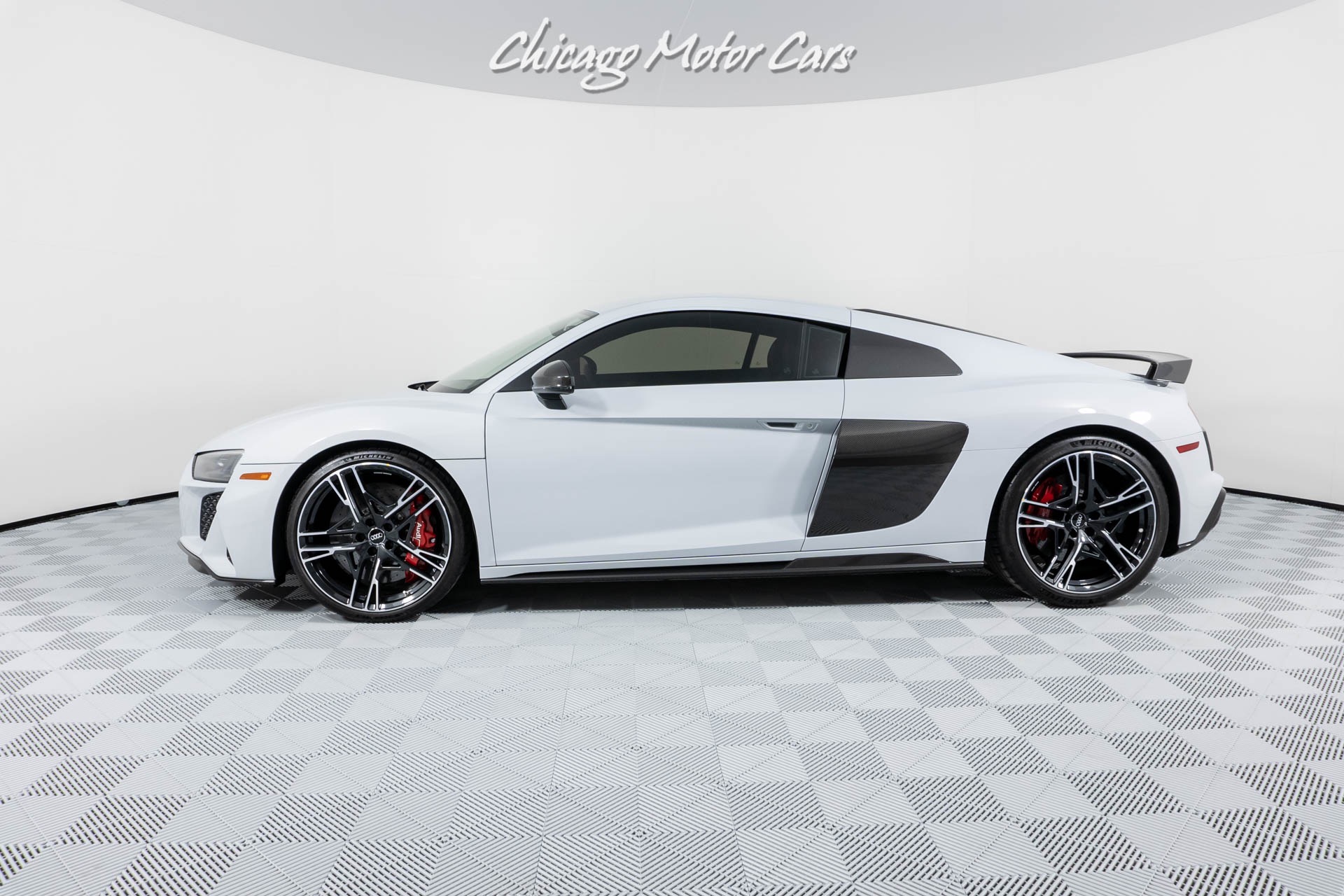 Used-2020-Audi-R8-52-quattro-V10-performance-ONLY-7K-MILES-CARBON-FIBER-OPTIONS