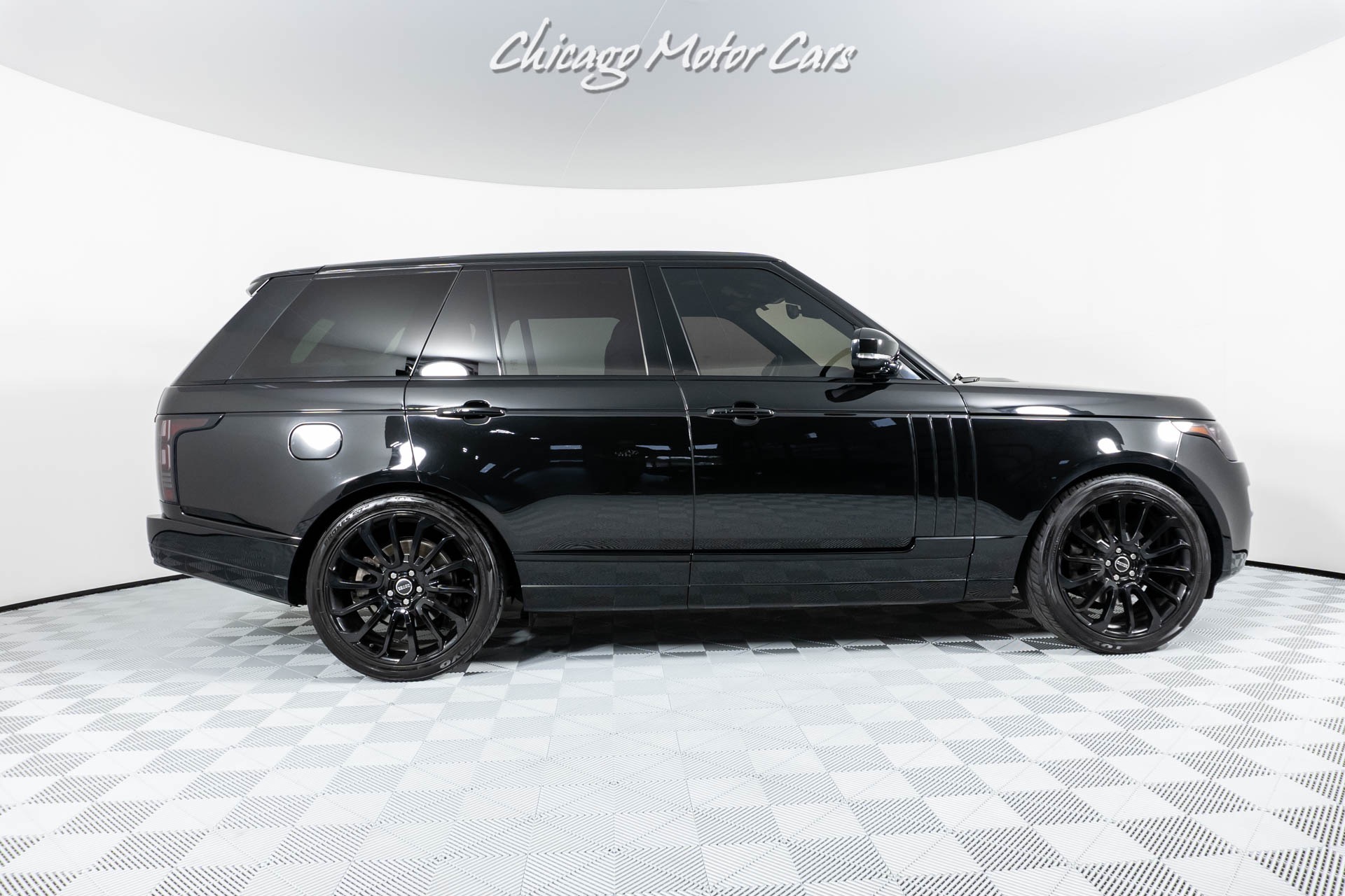 Used-2017-Land-Rover-Range-Rover-HIGHLY-DESIRED-DIESEL-MODEL-PANORAMIC-ROOF
