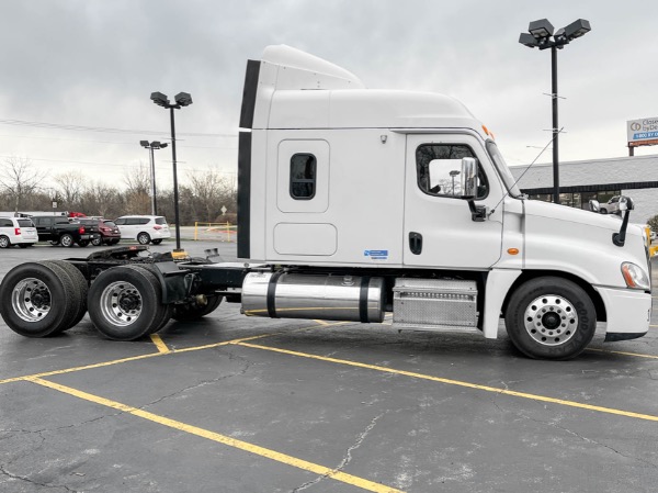 Used 2013 Freightliner Cascadia 125 Extended Sleeper - Detroit Diesel - Automatic - PTO - 40K Rears for sale Sold at Chicago Motor Cars in West Chicago IL 60185 4