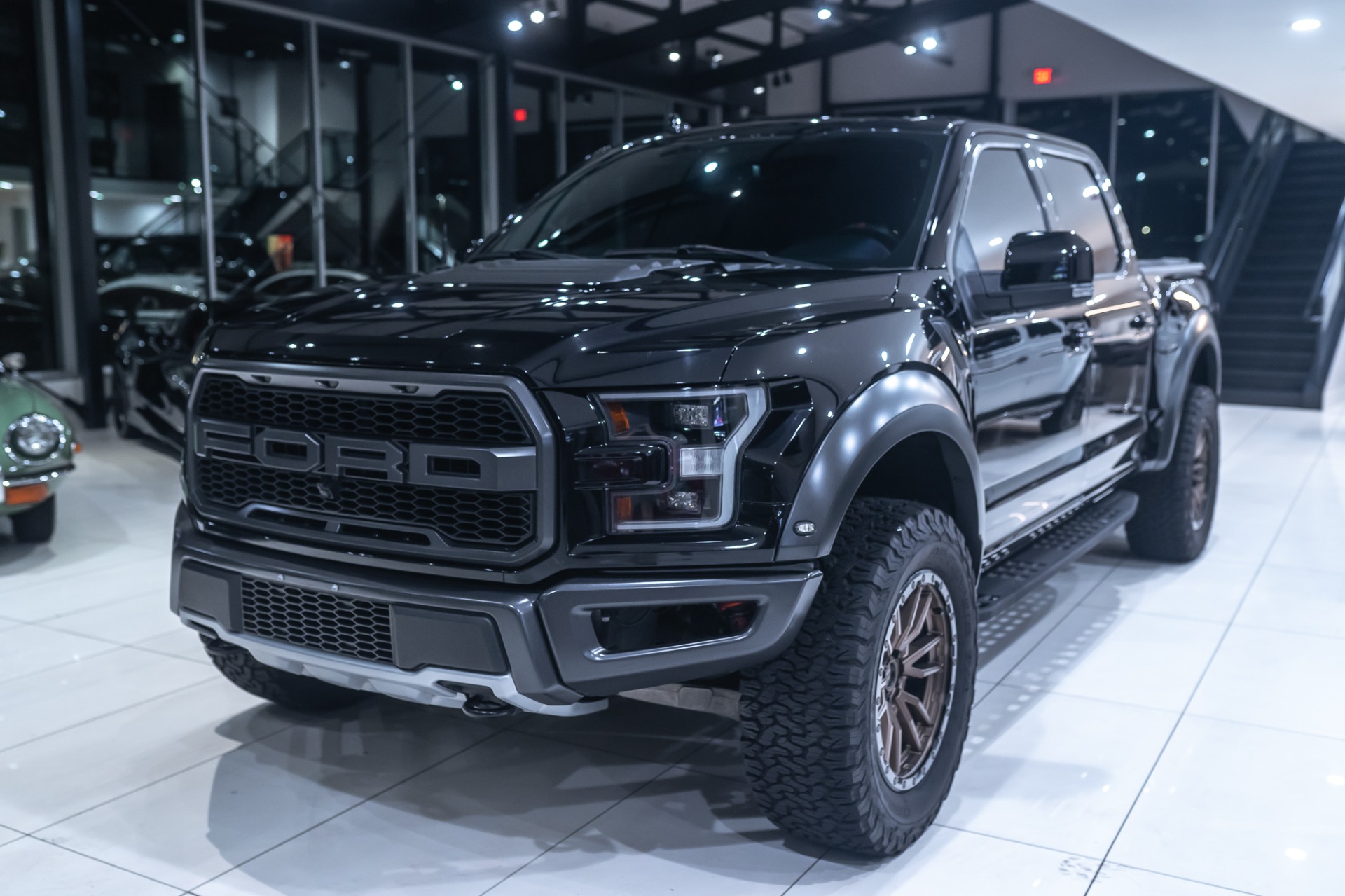 Used-2020-Ford-F-150-SVT-Raptor-4X4-SuperCrew-Pickup-802A-Pkg-Tech-Pkg-Twin-Moonroof-Fuel-Wheels