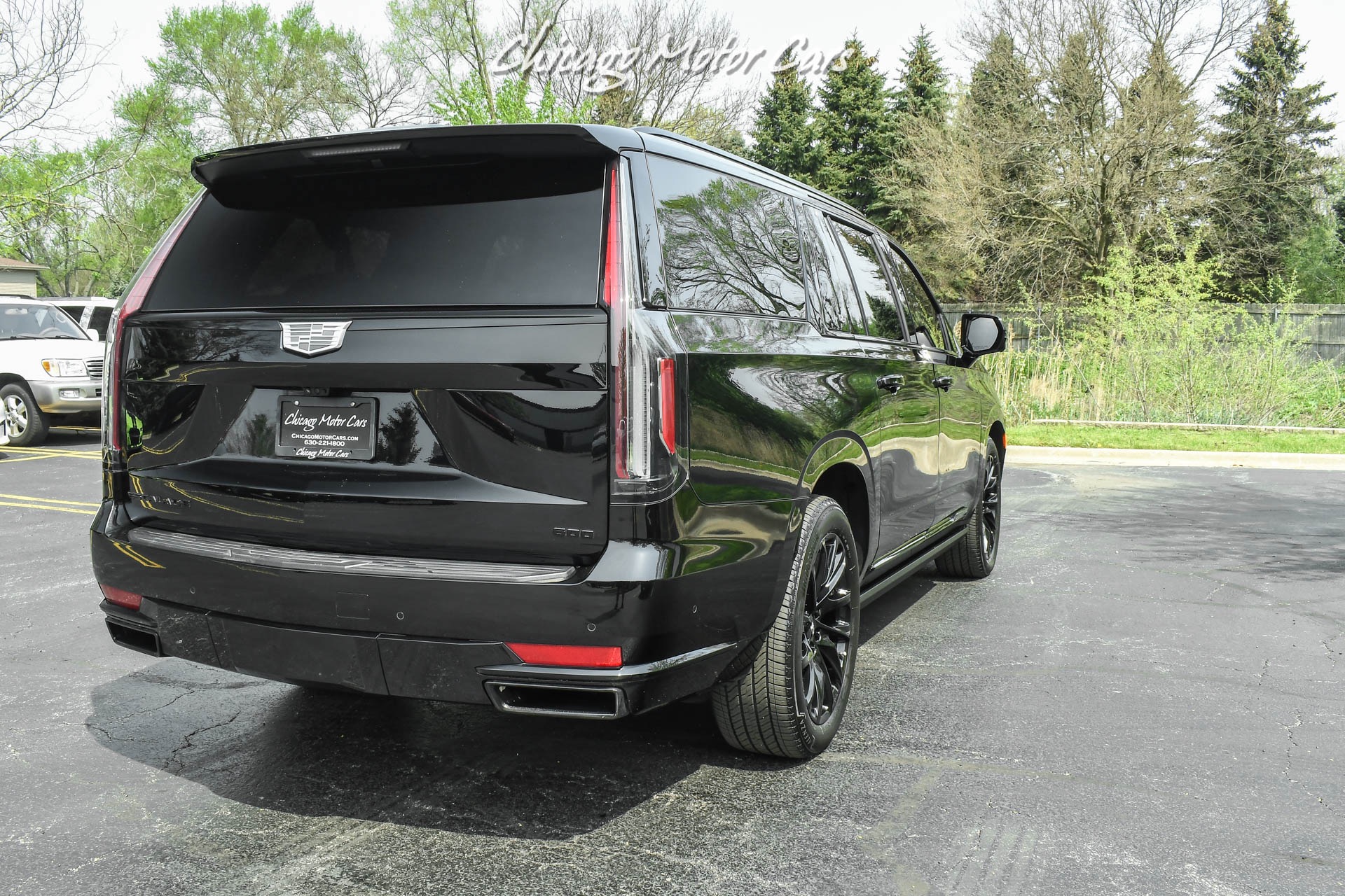 Used-2022-Cadillac-Escalade-ESV-Sport-Platinum-SUV-LOW-Miles-Onyx-Pkg-Refrigerator-Night-Vision-LOADED