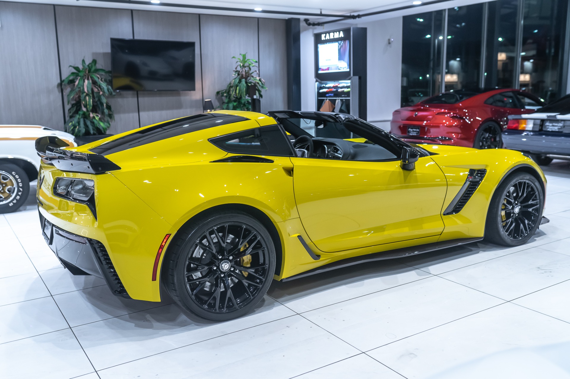 Used-2016-Chevrolet-Corvette-Z06-LOADED-3LZ-1-OWNER-CLEAN-CARFAX-GORGEOUS-RACING-YELLOW