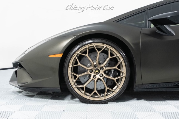 Used 2018 Lamborghini Huracan LP 640-4 Performante TONS OF CARBON HOT COLOR COMBO ONLY 11k MILES for sale Sold at Chicago Motor Cars in West Chicago IL 60185 3