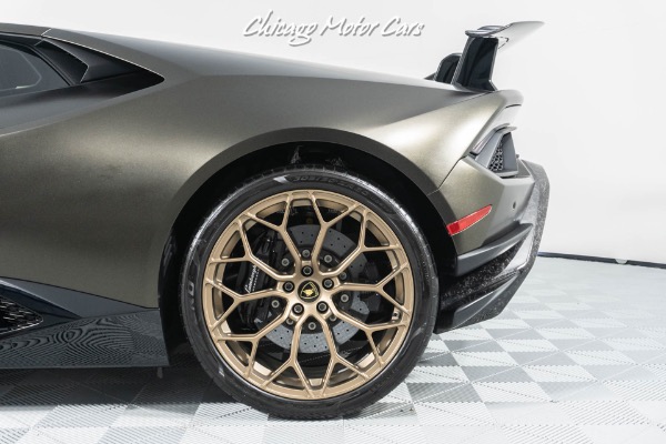 Used 2018 Lamborghini Huracan LP 640-4 Performante TONS OF CARBON HOT COLOR COMBO ONLY 11k MILES for sale Sold at Chicago Motor Cars in West Chicago IL 60185 4