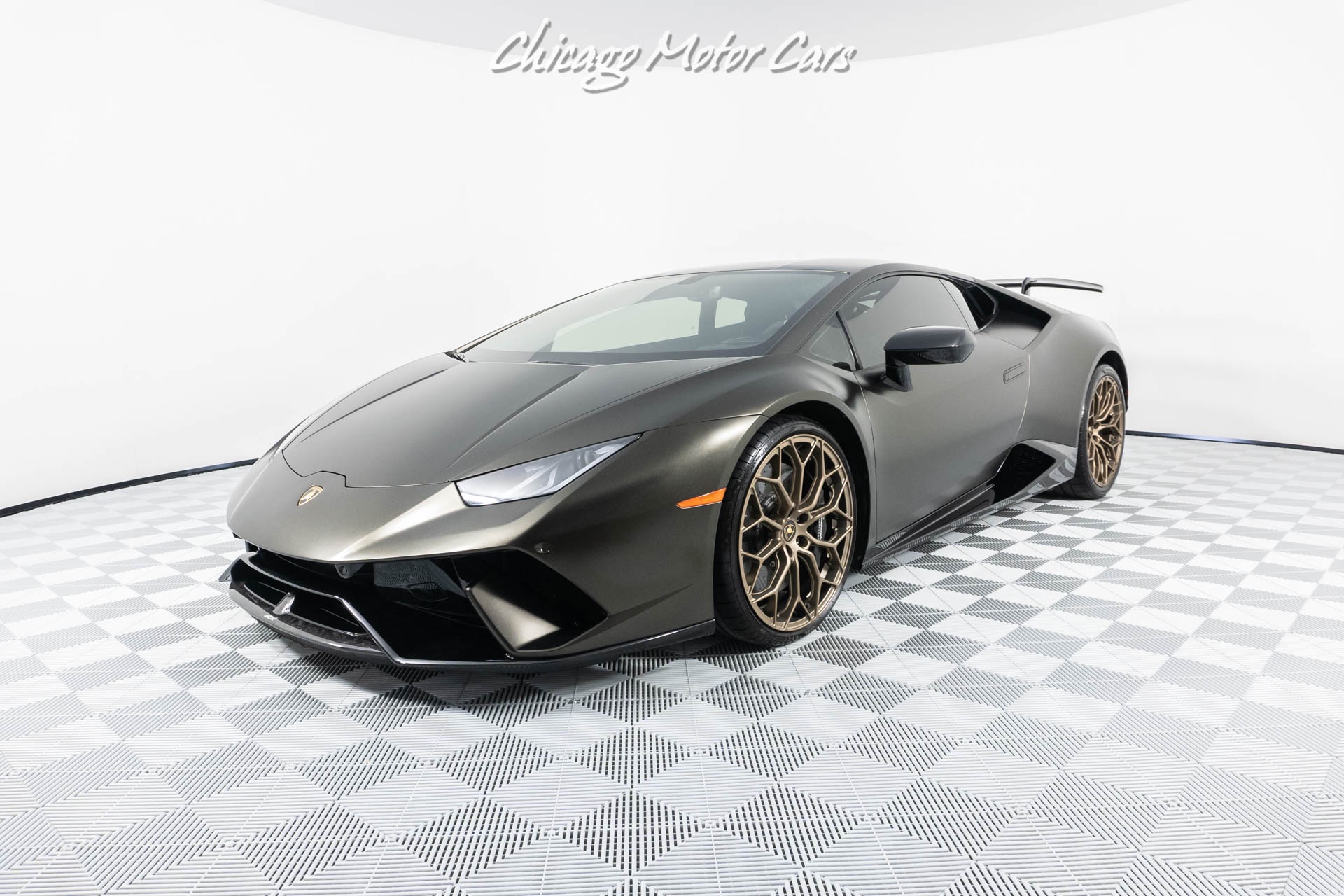 Used-2018-Lamborghini-Huracan-LP-640-4-Performante-TONS-OF-CARBON-HOT-COLOR-COMBO-ONLY-11k-MILES