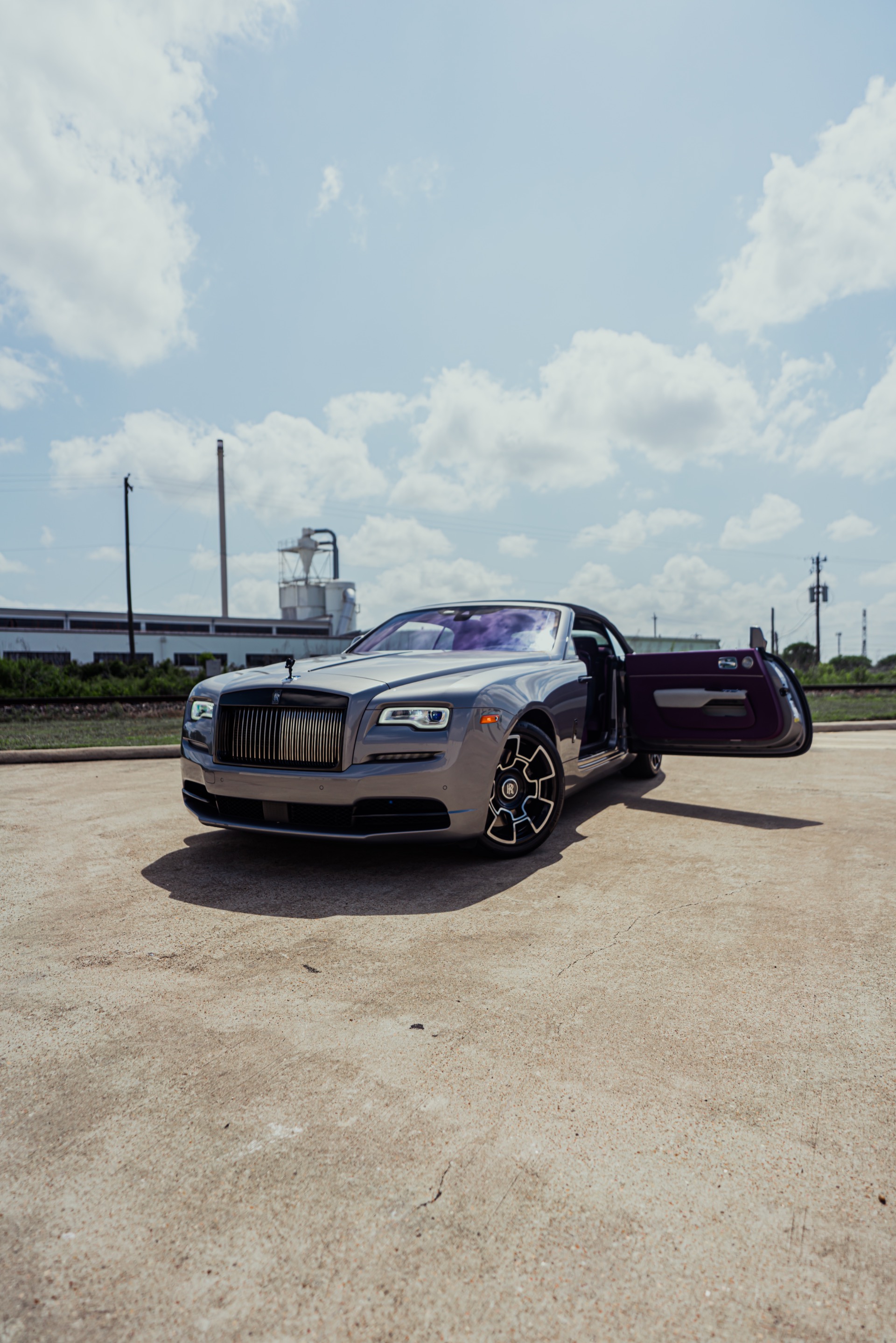 Used-2019-Rolls-Royce-Dawn-Black-Badge-Convertible-LOW-Miles-Gorgeous-Spec-Tailored-Interior-LOADED