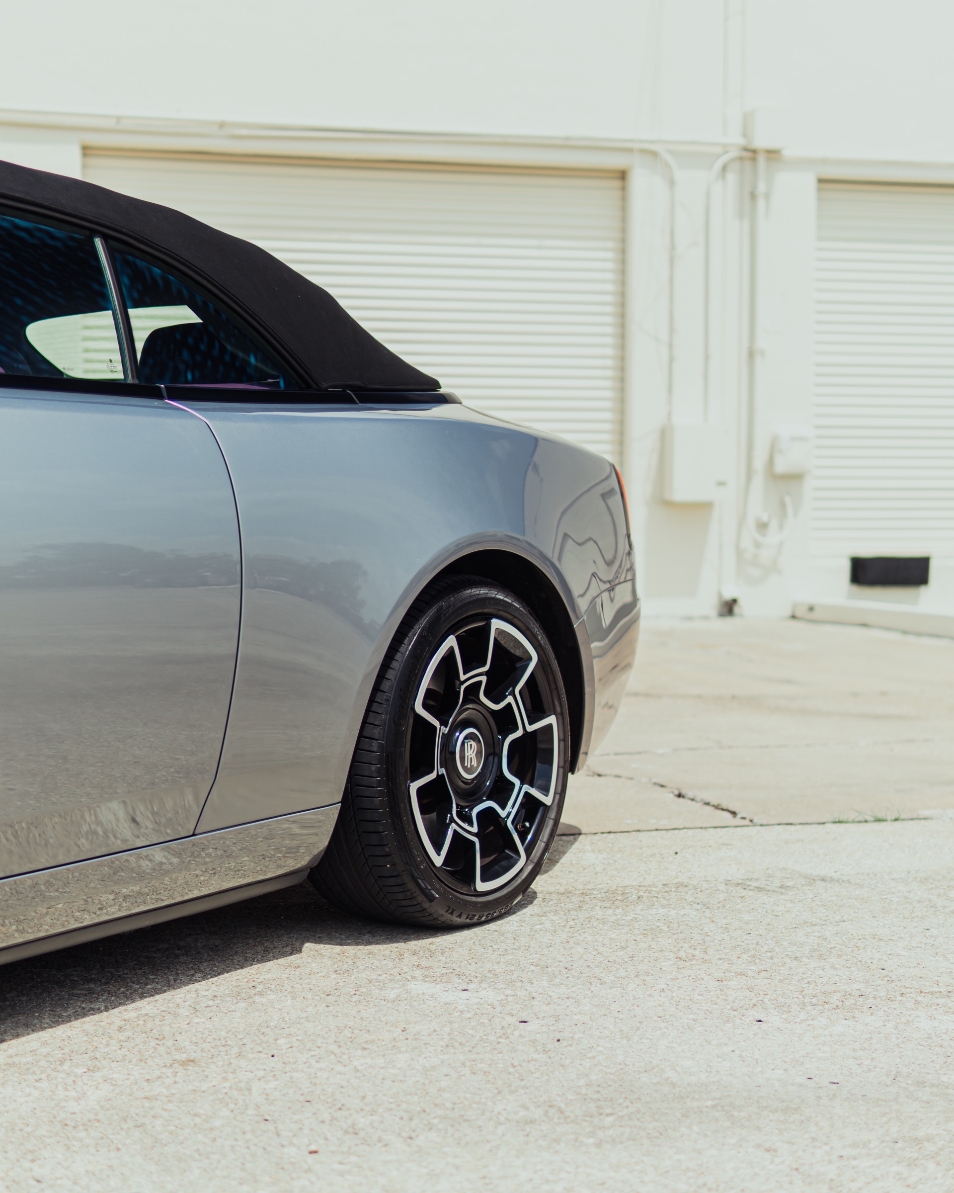 Used-2019-Rolls-Royce-Dawn-Black-Badge-Convertible-LOW-Miles-Gorgeous-Spec-Tailored-Interior-LOADED