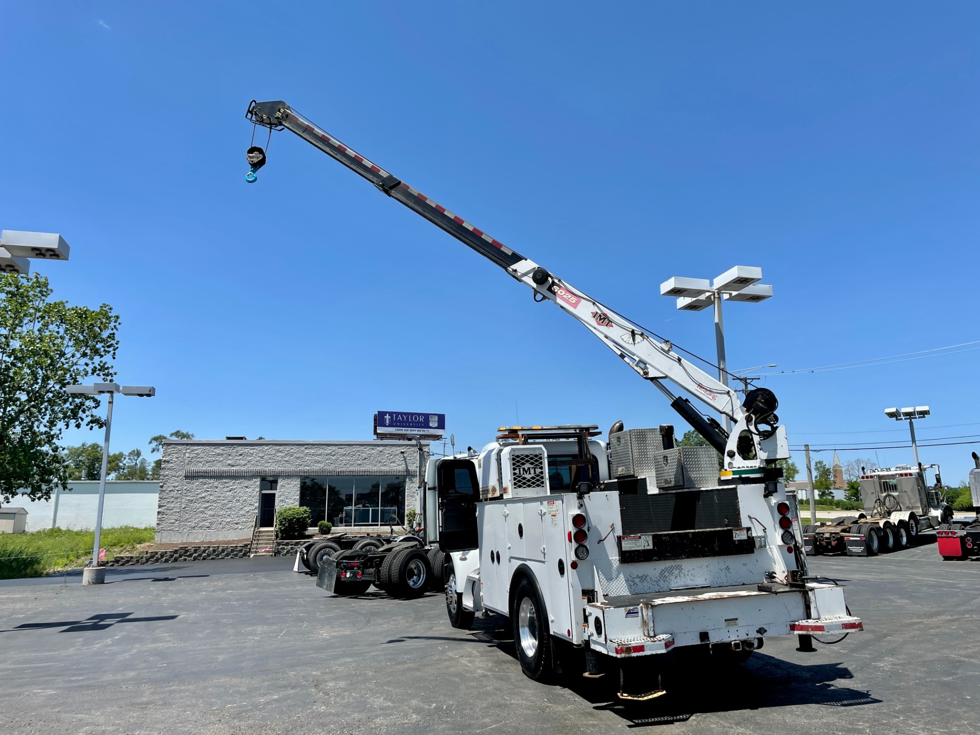 Used-2008-Peterbilt-355-Service-Truck---IMT-Crane-and-Compressor---Automatic