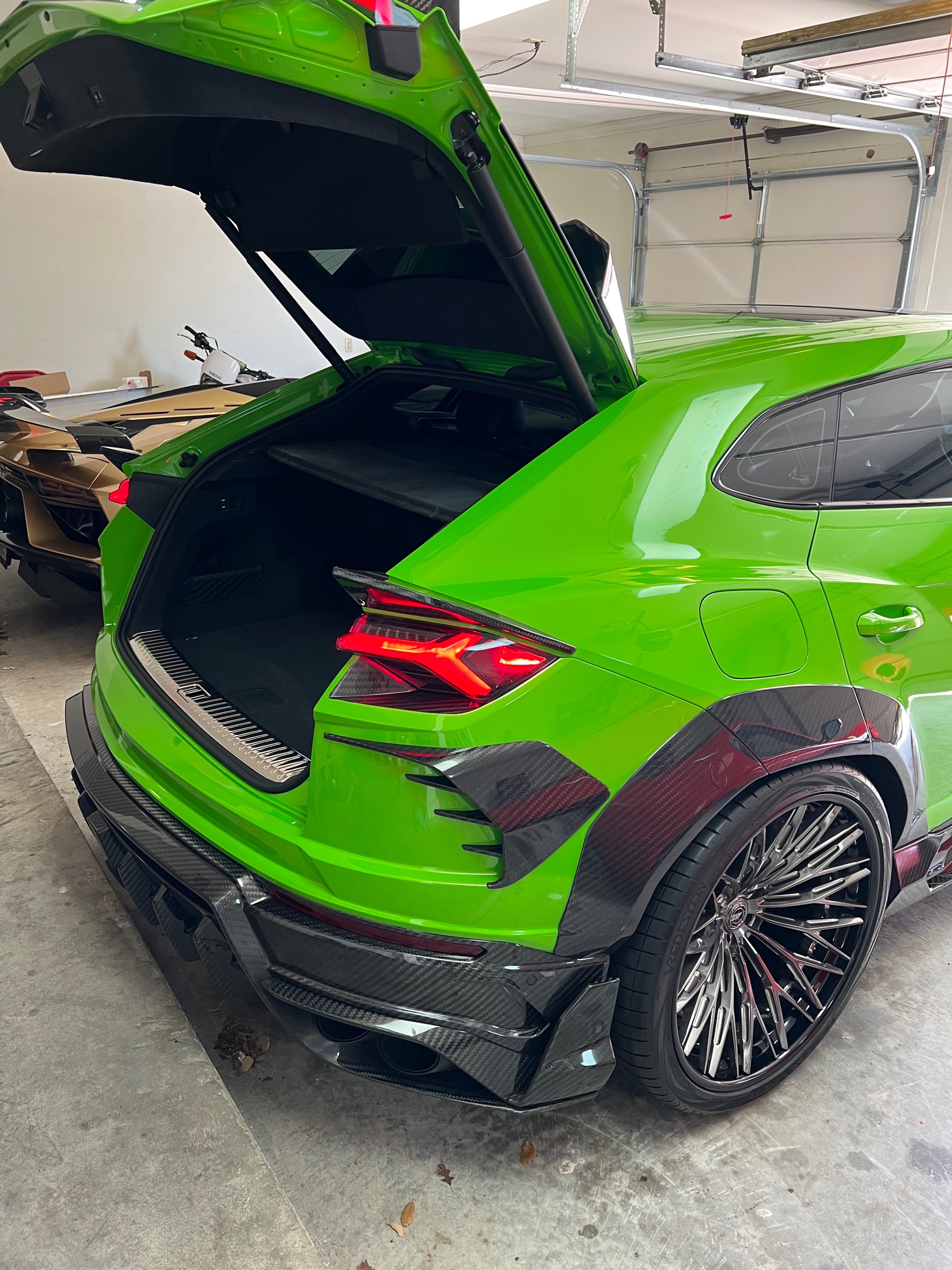 Used-2021-Lamborghini-Urus-Pearl-Capsule-Keyvany-Keyrus-Carbon-Fiber-1-of-3-in-North-America