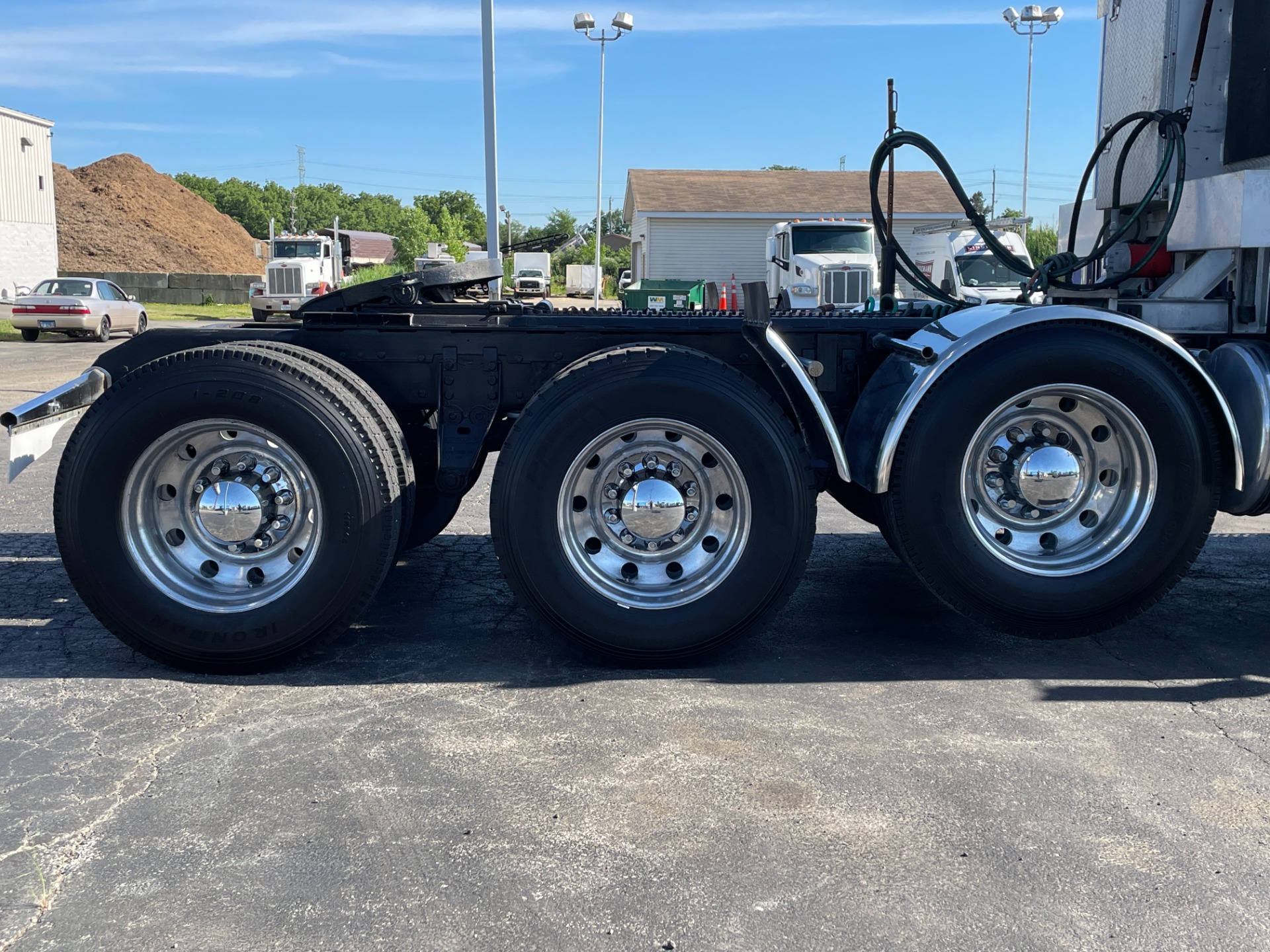 Used-2000-Kenworth-T-800-Tri-Axle-Sleeper---Cummins-600---18-Speed---PTO---Wet-Kit