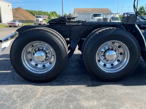 Used-2000-Kenworth-T-800-Tri-Axle-Sleeper---Cummins-600---18-Speed---PTO---Wet-Kit