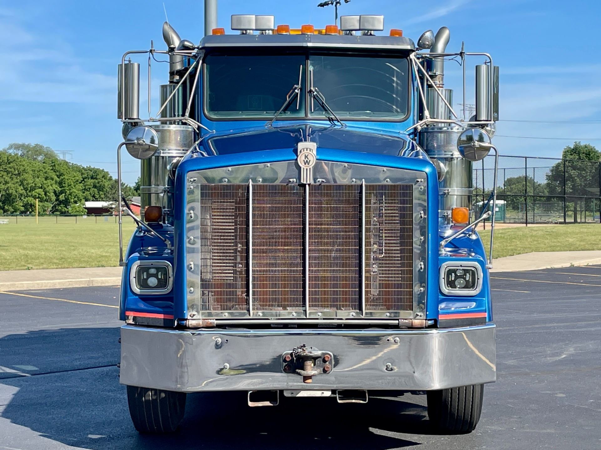 Used-2000-Kenworth-T-800-Tri-Axle-Sleeper---Cummins-600---18-Speed---PTO---Wet-Kit