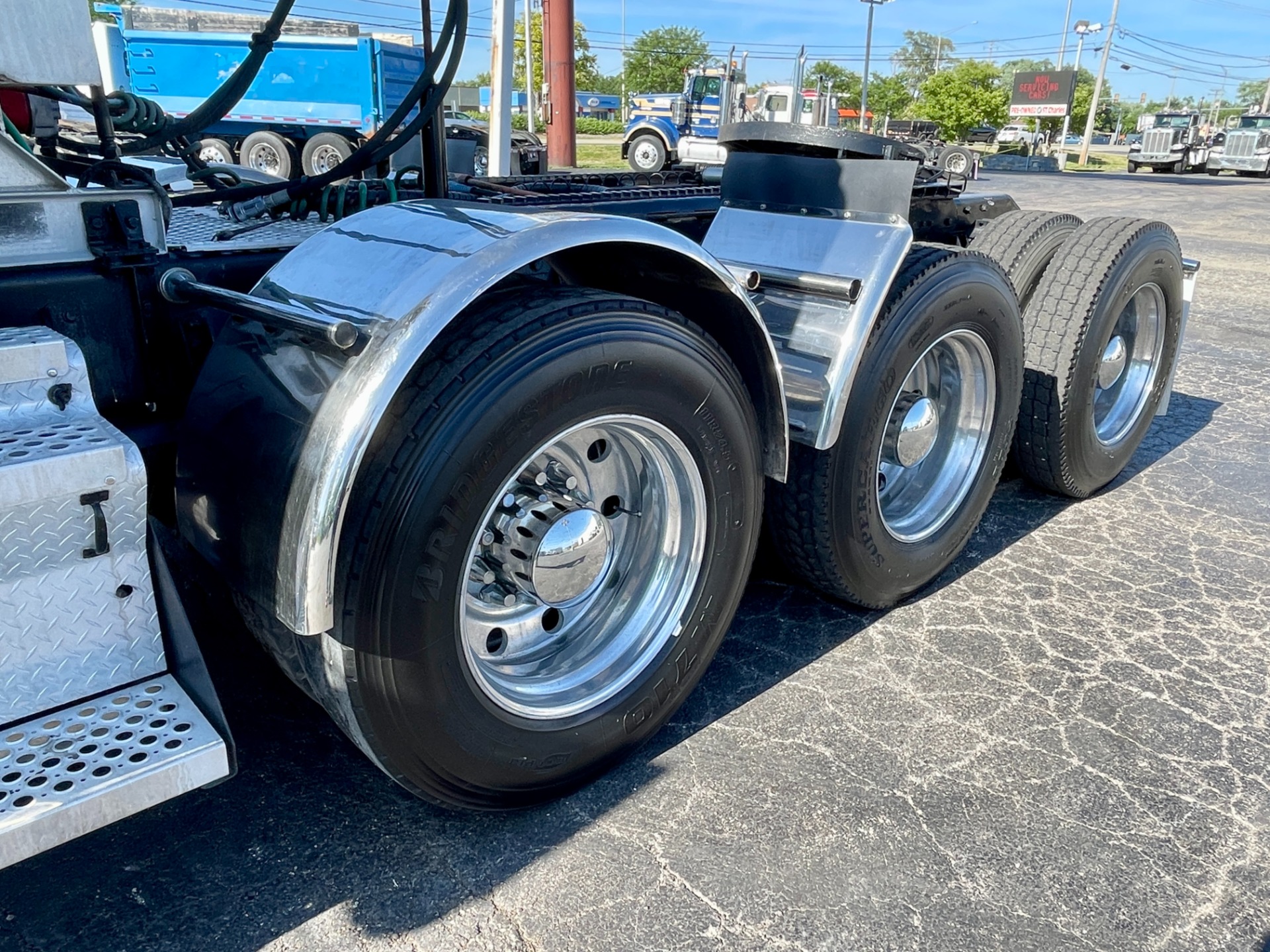 Used-2000-Kenworth-T-800-Tri-Axle-Sleeper---Cummins-600---18-Speed---PTO---Wet-Kit