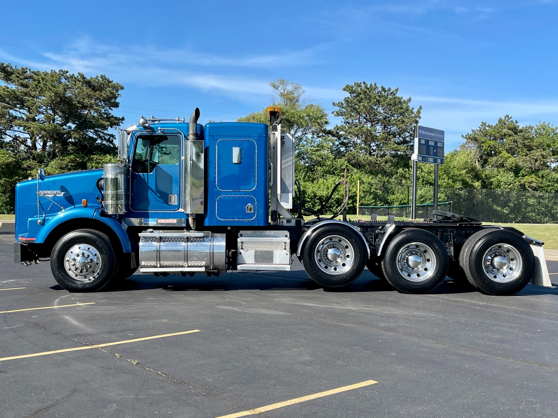 Used-2000-Kenworth-T-800-Tri-Axle-Sleeper---Cummins-600---18-Speed---PTO---Wet-Kit