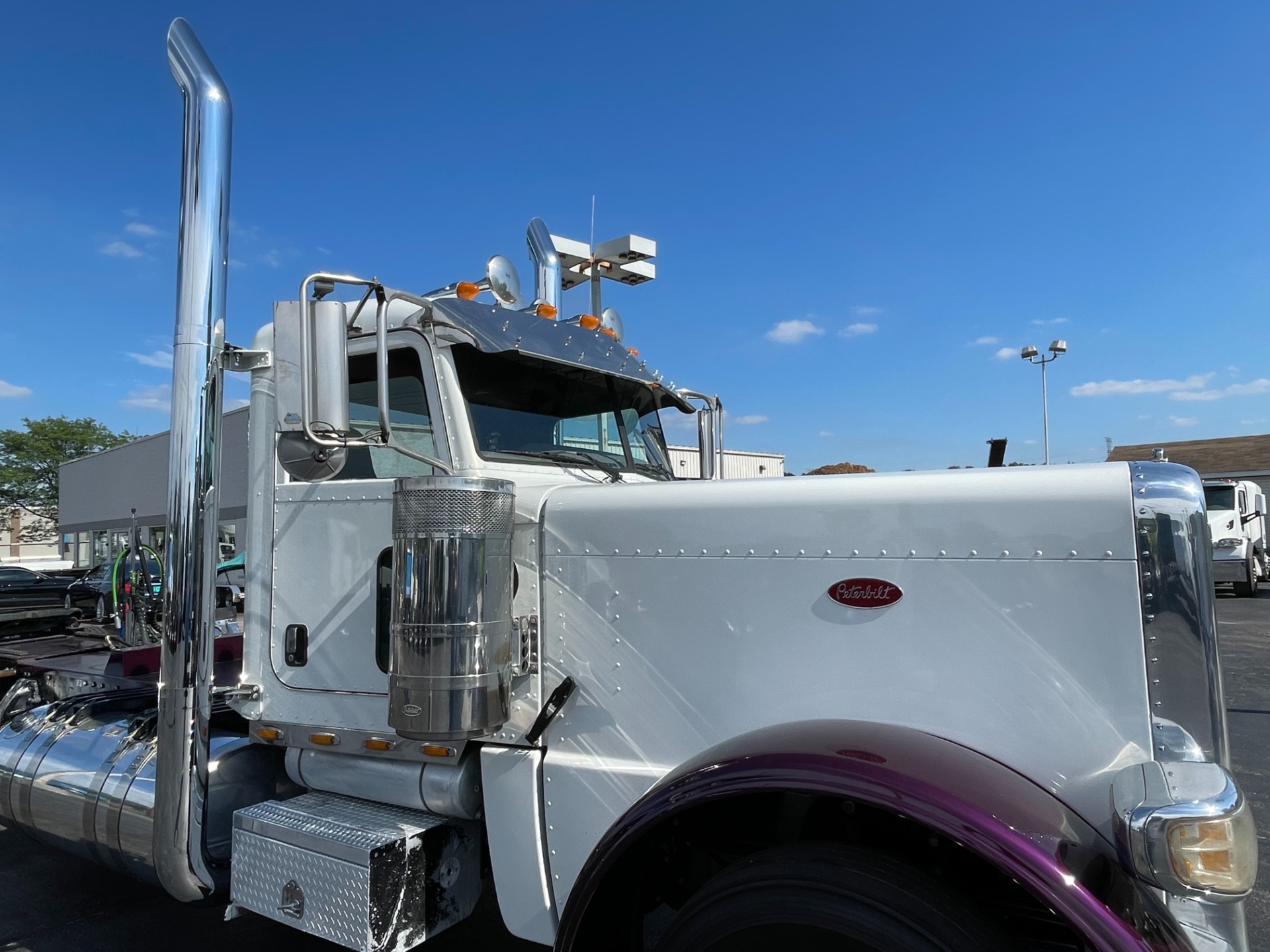 Used-2007-Peterbilt-389-Day-Cab-GLIDER-Detroit-Diesel---13-Speed-Manual