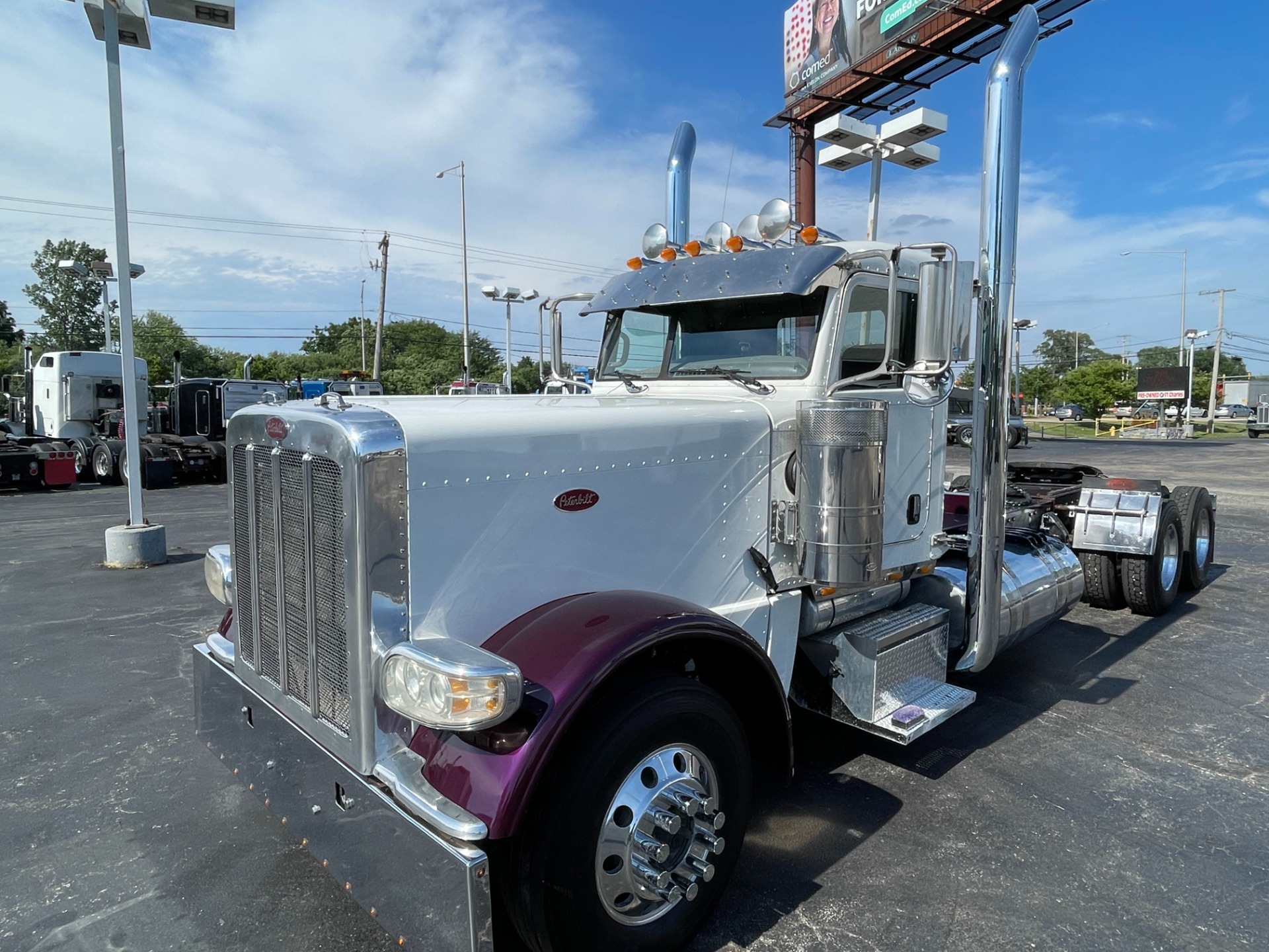 Used-2007-Peterbilt-389-Day-Cab-GLIDER-Detroit-Diesel---13-Speed-Manual