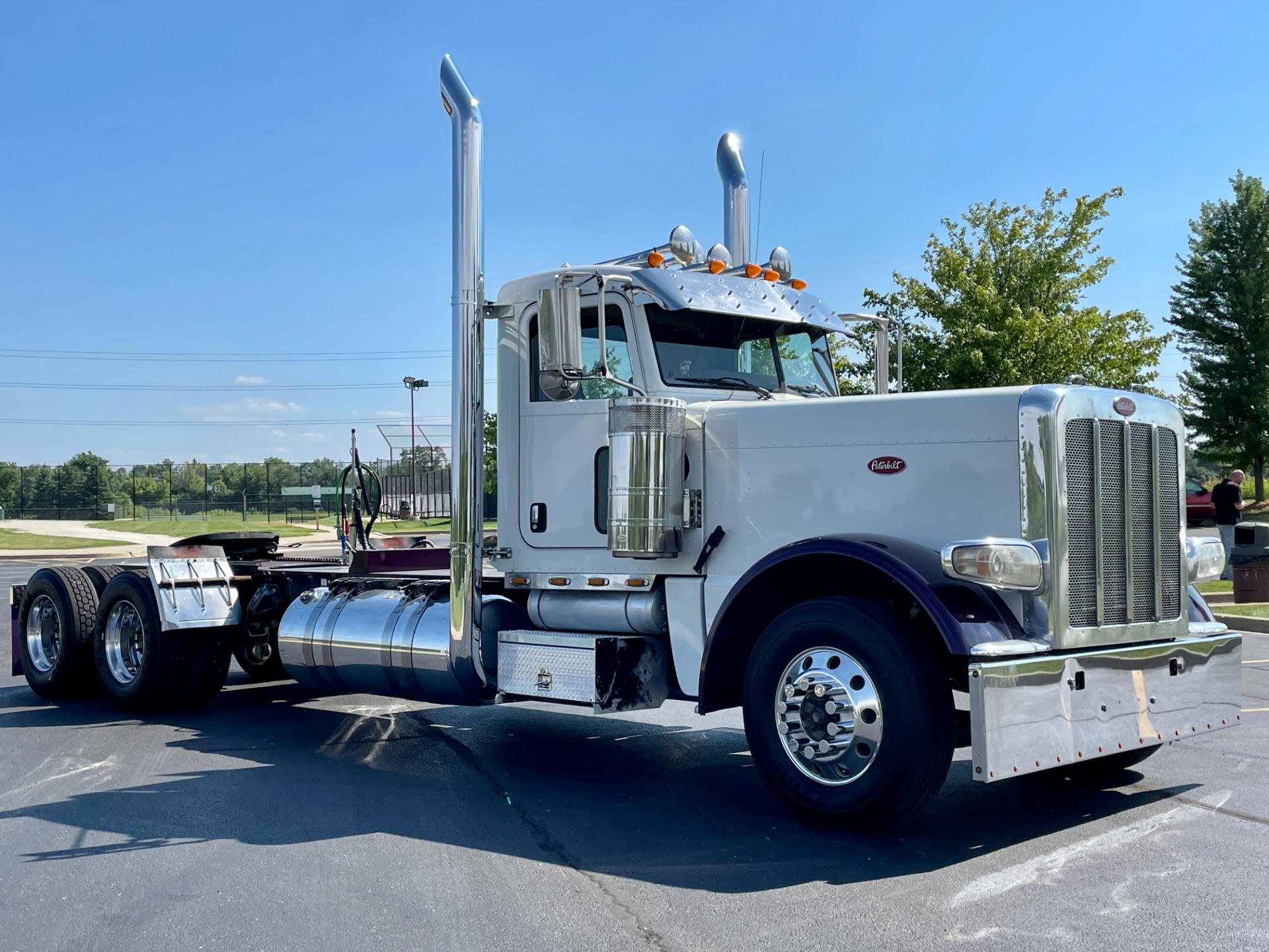 Custom Peterbilt 389 Daycab