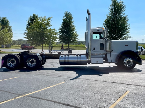 Used 2007 Peterbilt 389 Day Cab GLIDER! Detroit Diesel - 13 Speed Manual for sale Sold at Chicago Motor Cars in West Chicago IL 60185 4