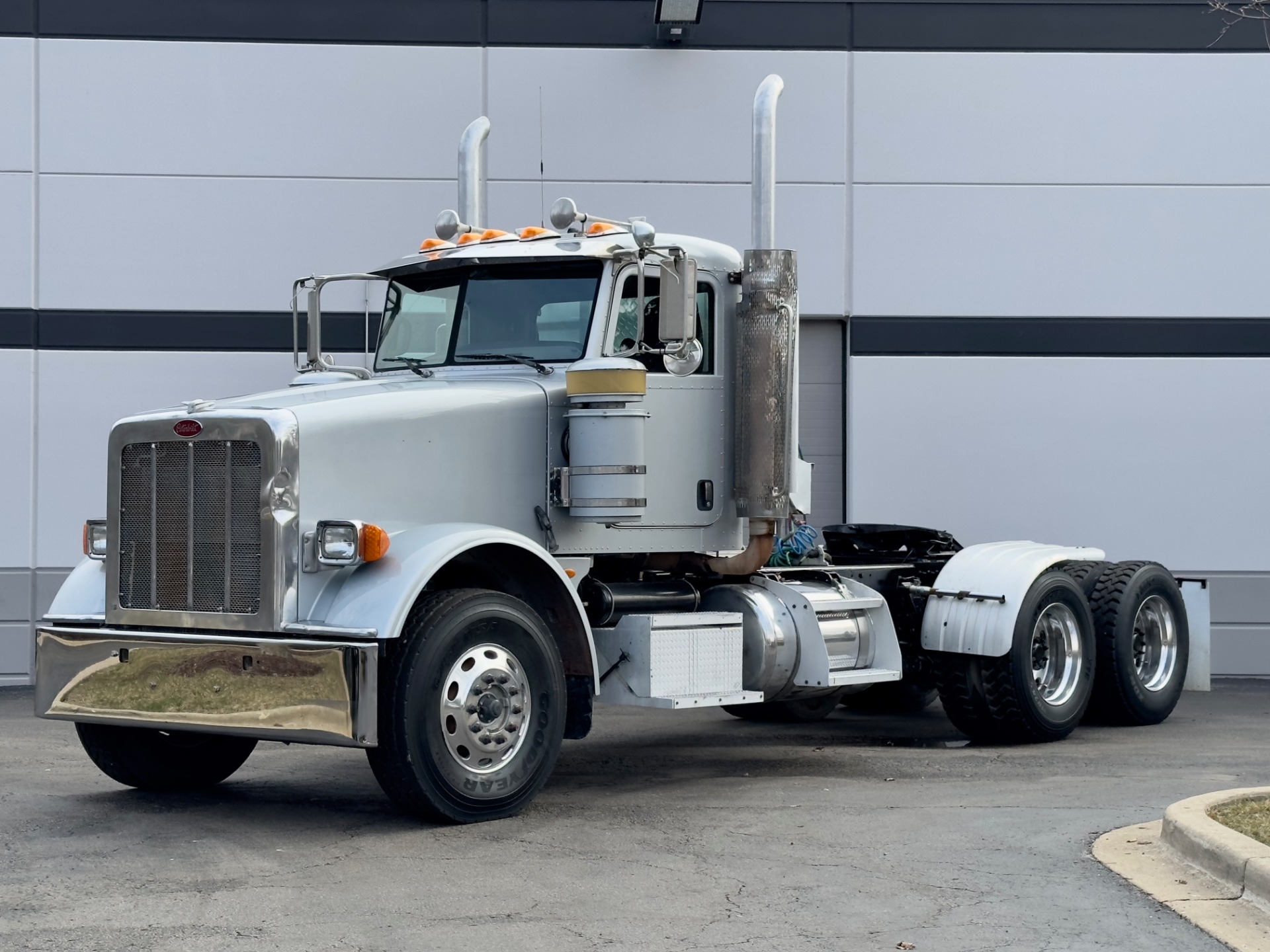 Used-2012-Peterbilt-367-Day-Cab---Cummins-ISX---485-HP---8LL-Transmission---PTO