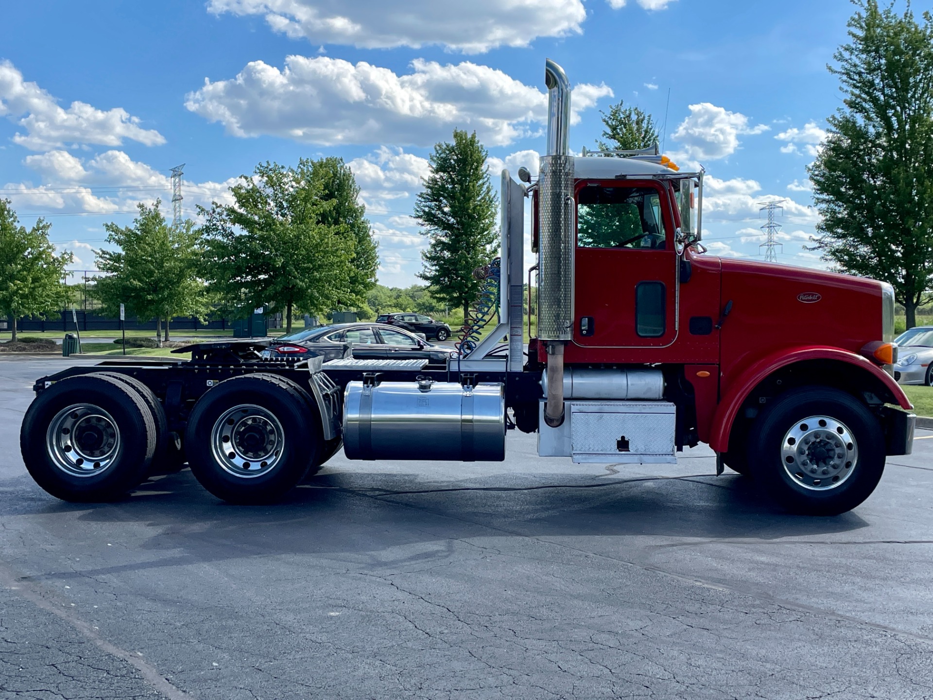 Used-2008-Peterbilt-365-Day-Cab---Cummins-ISM---410-Horsepower---10-Speed-Manual