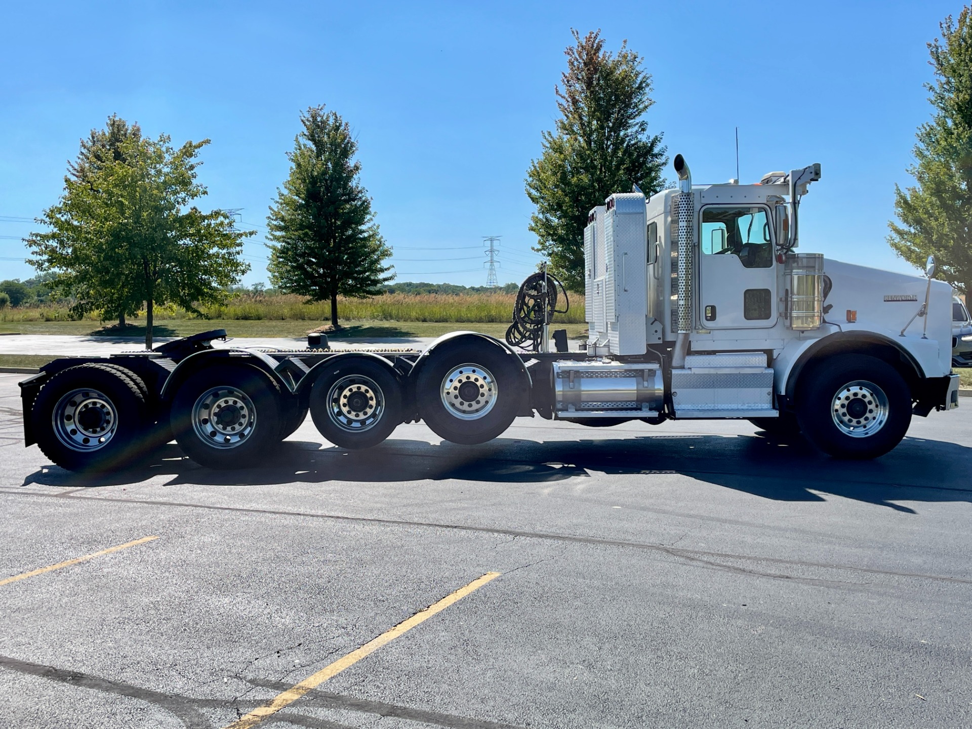 Used-2016-Kenworth-T800-QUAD-AXLE-DAY-CAB---CUMMINS-ISX---DUAL-LINE-WET-KIT---93K-GVWR