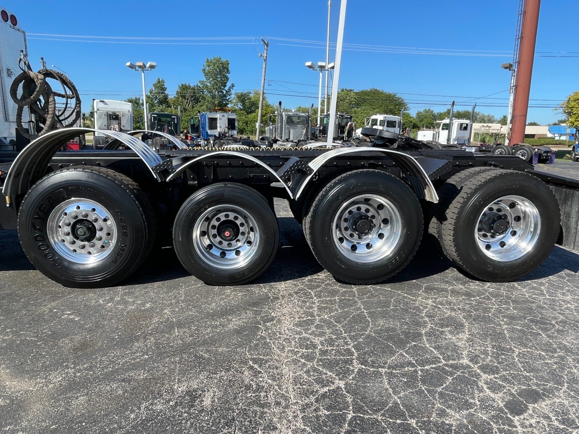 Used-2016-Kenworth-T800-QUAD-AXLE-DAY-CAB---CUMMINS-ISX---DUAL-LINE-WET-KIT---93K-GVWR