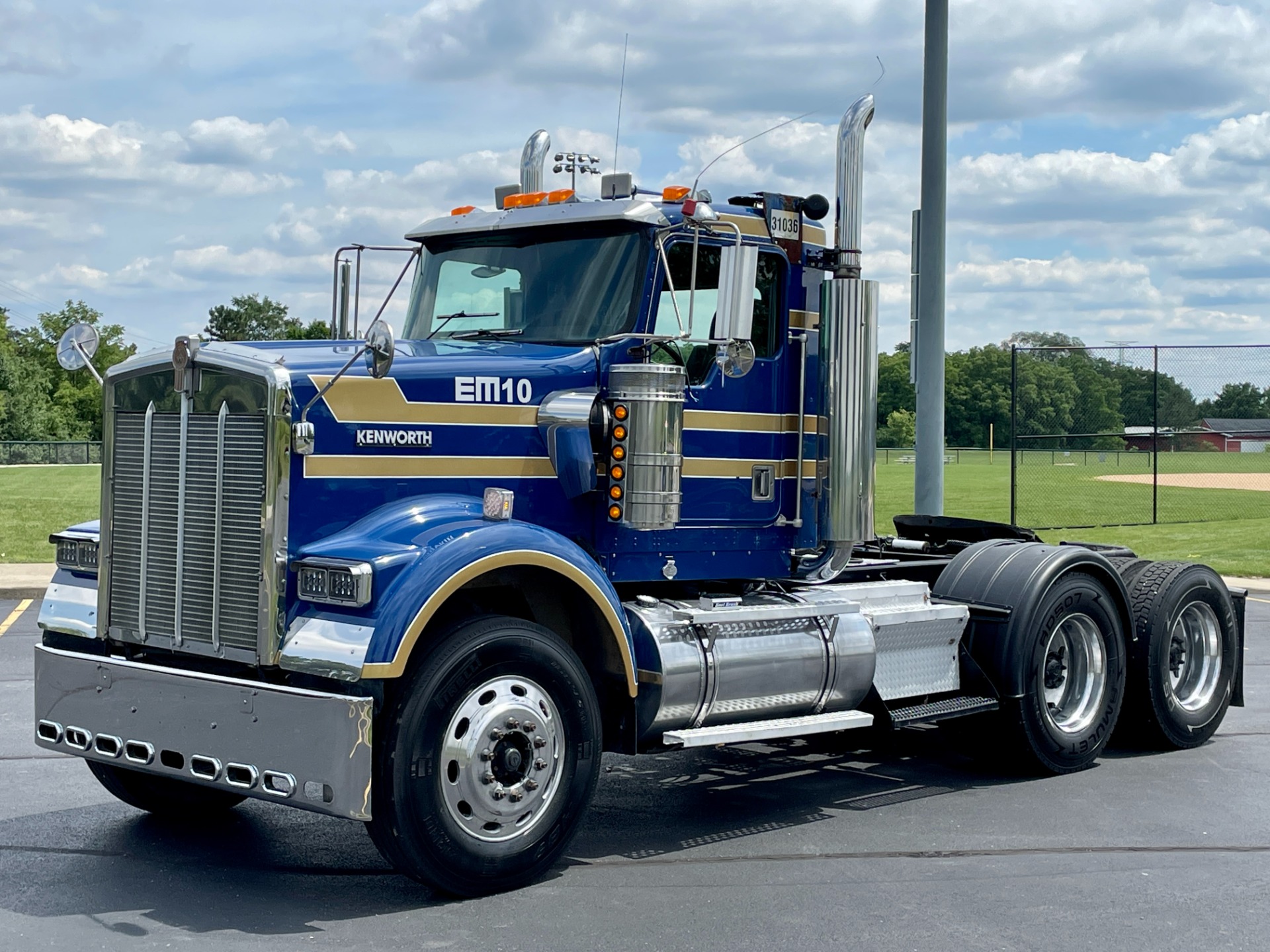 Used 2000 Kenworth W900 Day Cab *CAT C15-6NZ* 490 Horsepower - 18 Speed Manual - Wet Kit for sale Sold at Chicago Motor Cars in West Chicago IL 60185 1