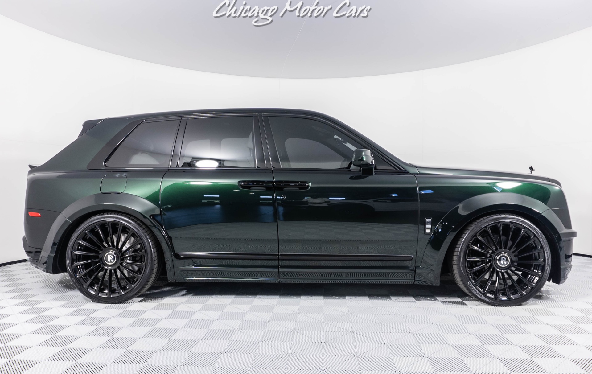 Used-2022-Rolls-Royce-Cullinan-SUV-NOVITEC-WIDEBODY-KIT-ANRKY-WHEELS-Shooting-Star-Headliner