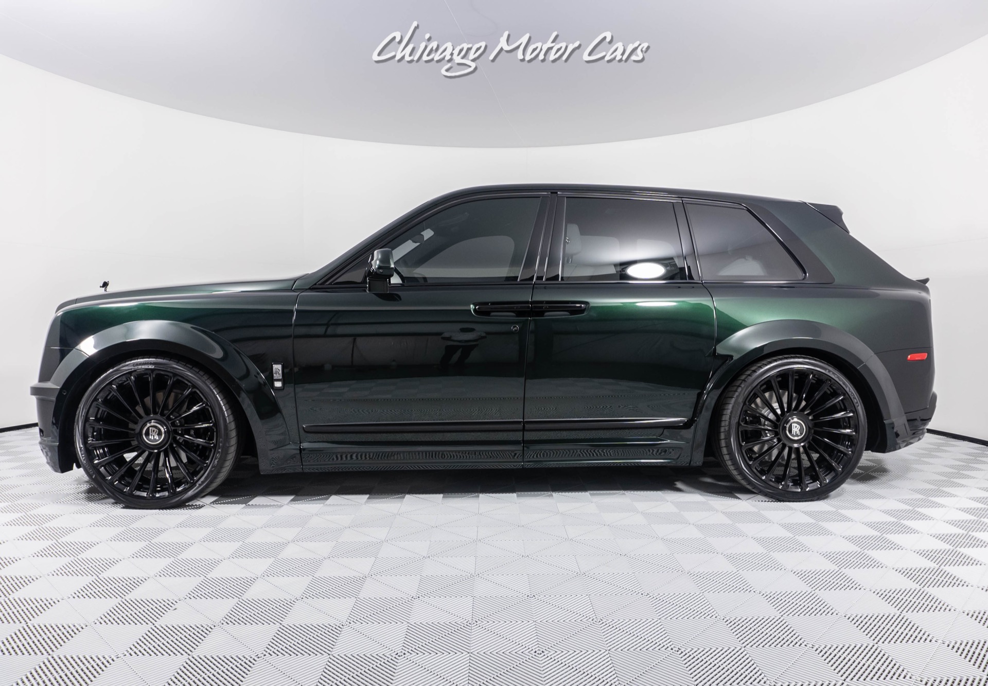 Used-2022-Rolls-Royce-Cullinan-SUV-NOVITEC-WIDEBODY-KIT-ANRKY-WHEELS-Shooting-Star-Headliner