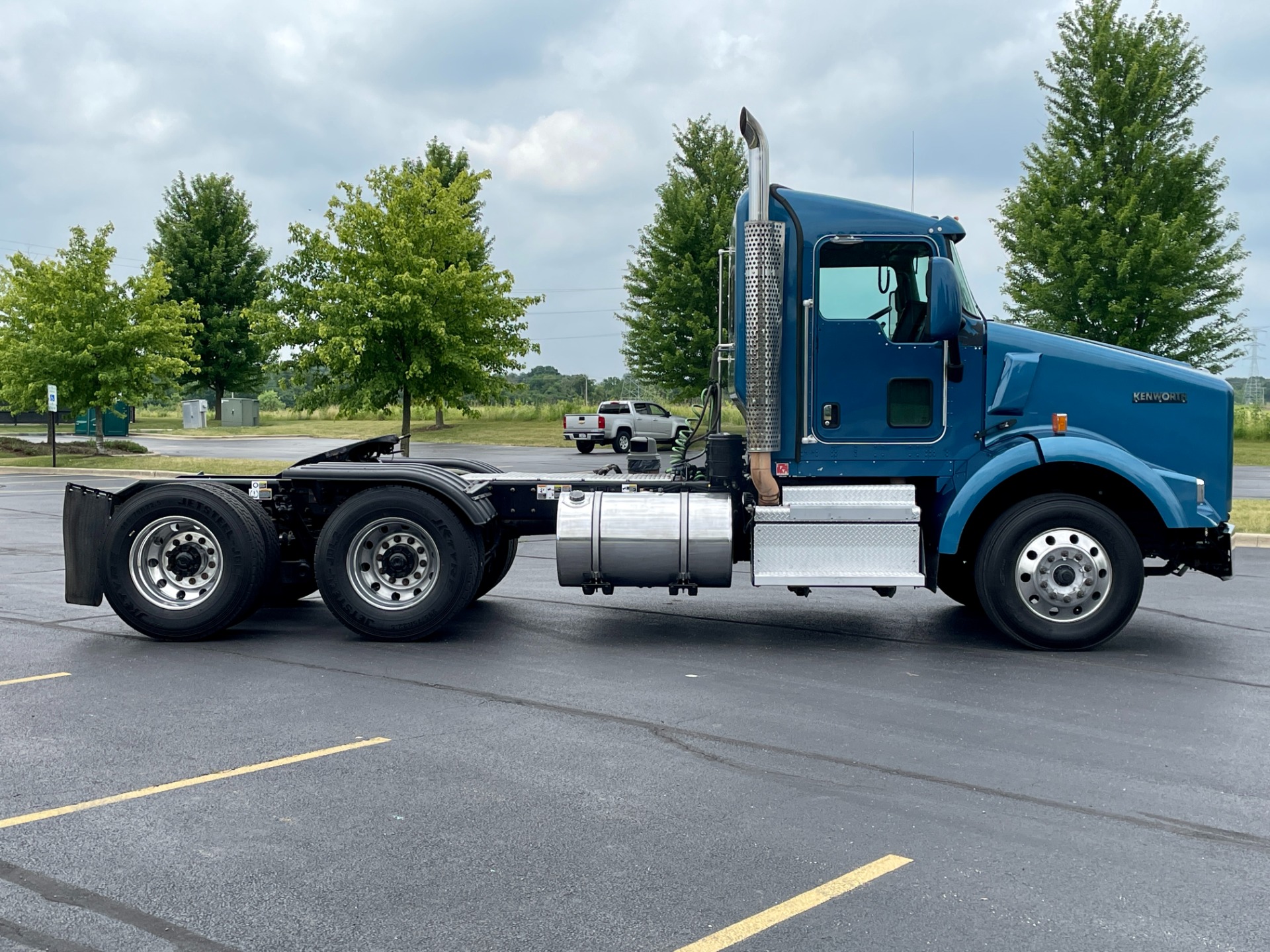 Used-2019-Kenworth-T800-Day-Cab---Cummins-X15---500-Horsepower---18-Speed-Manual