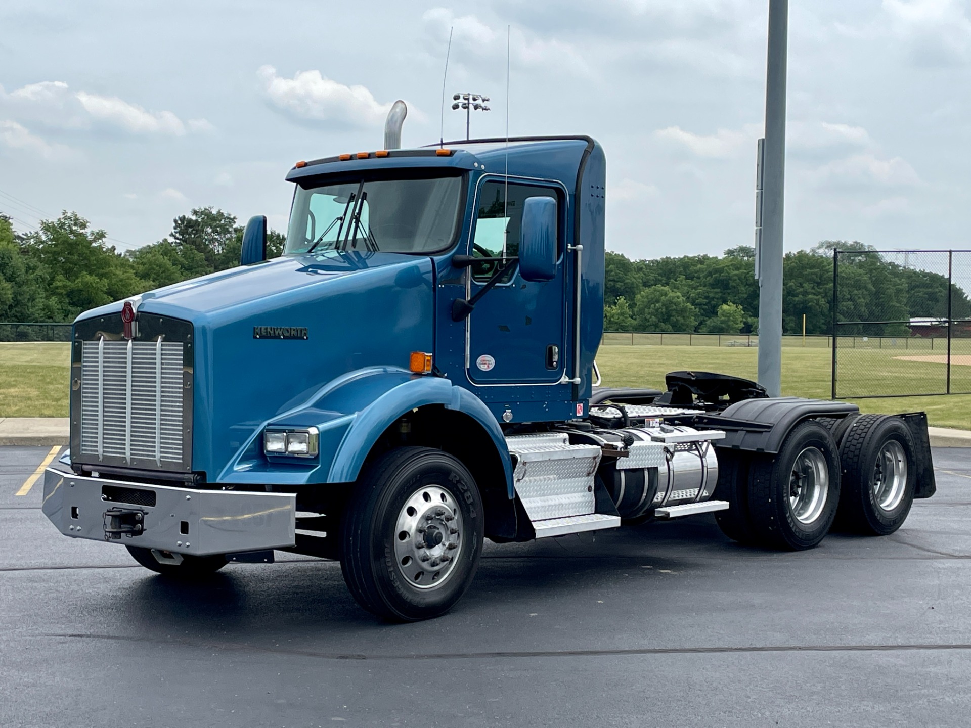 Used-2019-Kenworth-T800-Day-Cab---Cummins-X15---500-Horsepower---18-Speed-Manual